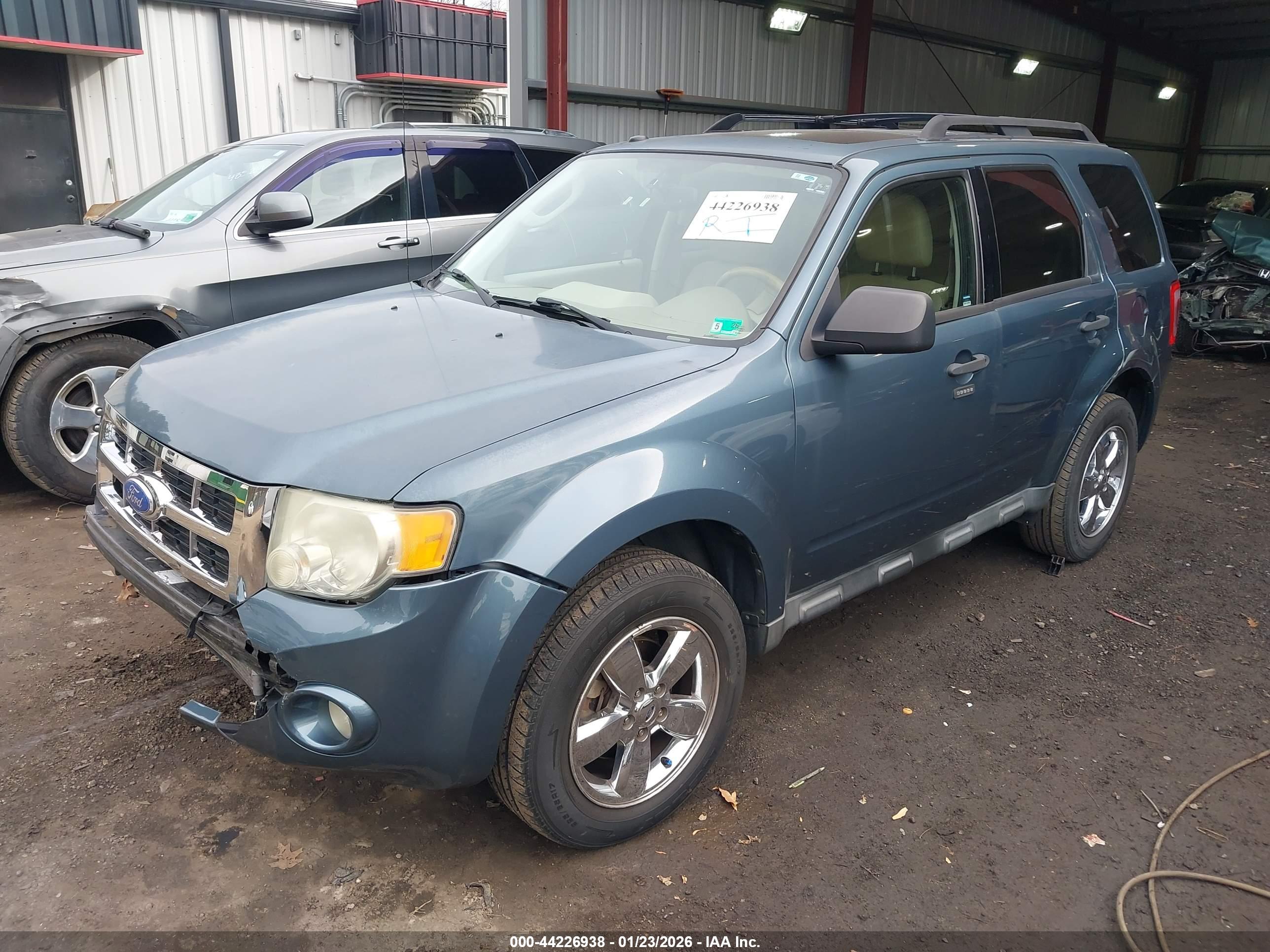 FORD ESCAPE image 2