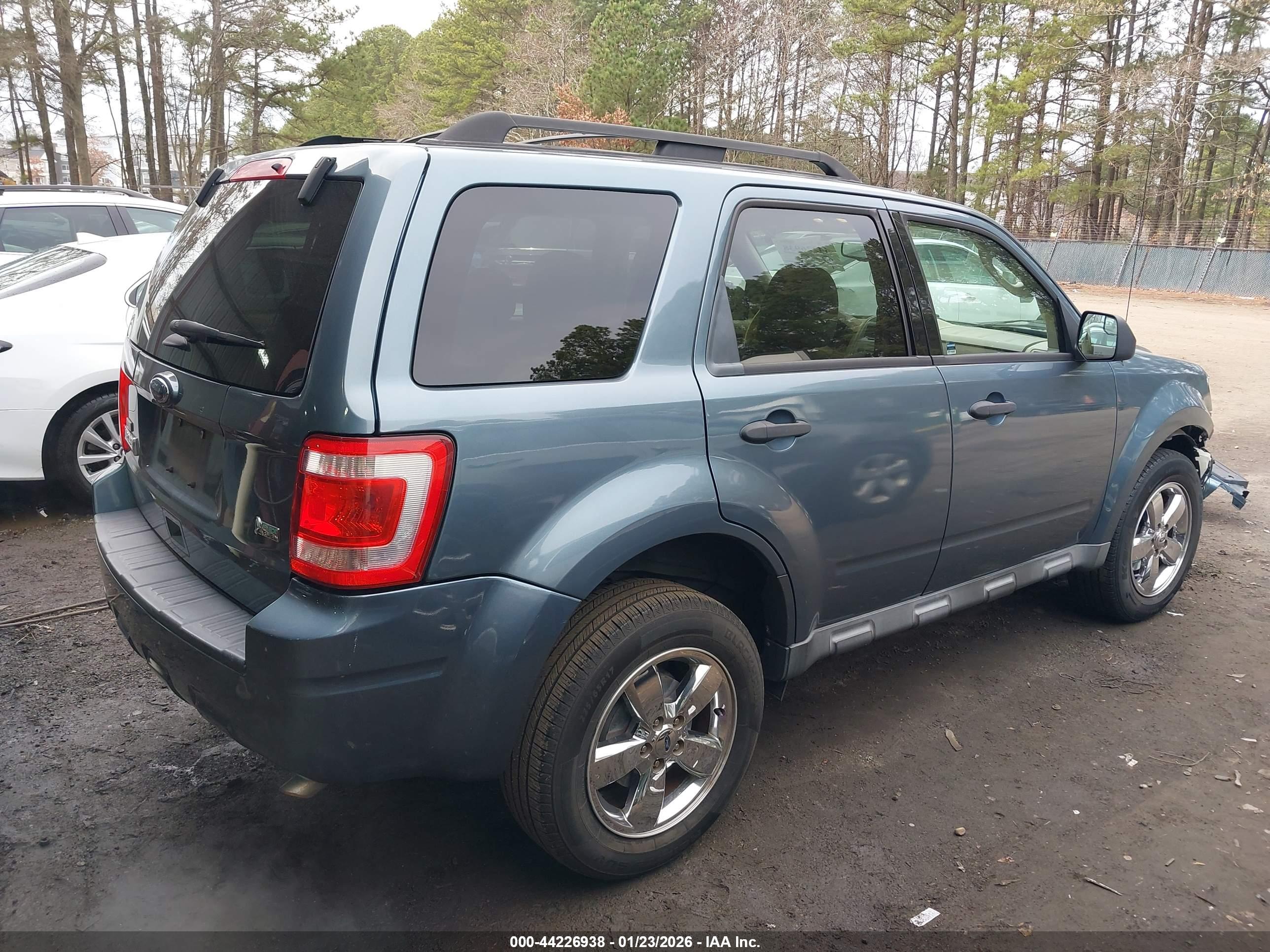 FORD ESCAPE image 4