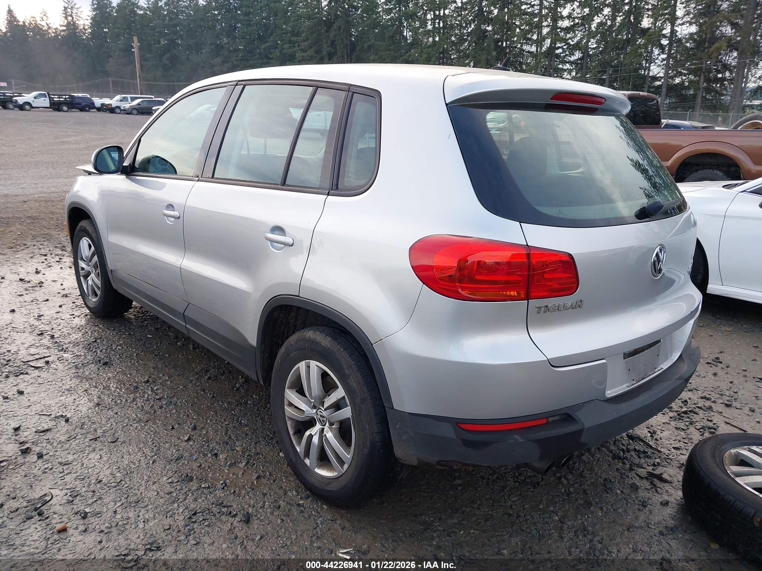VOLKSWAGEN TIGUAN image 3