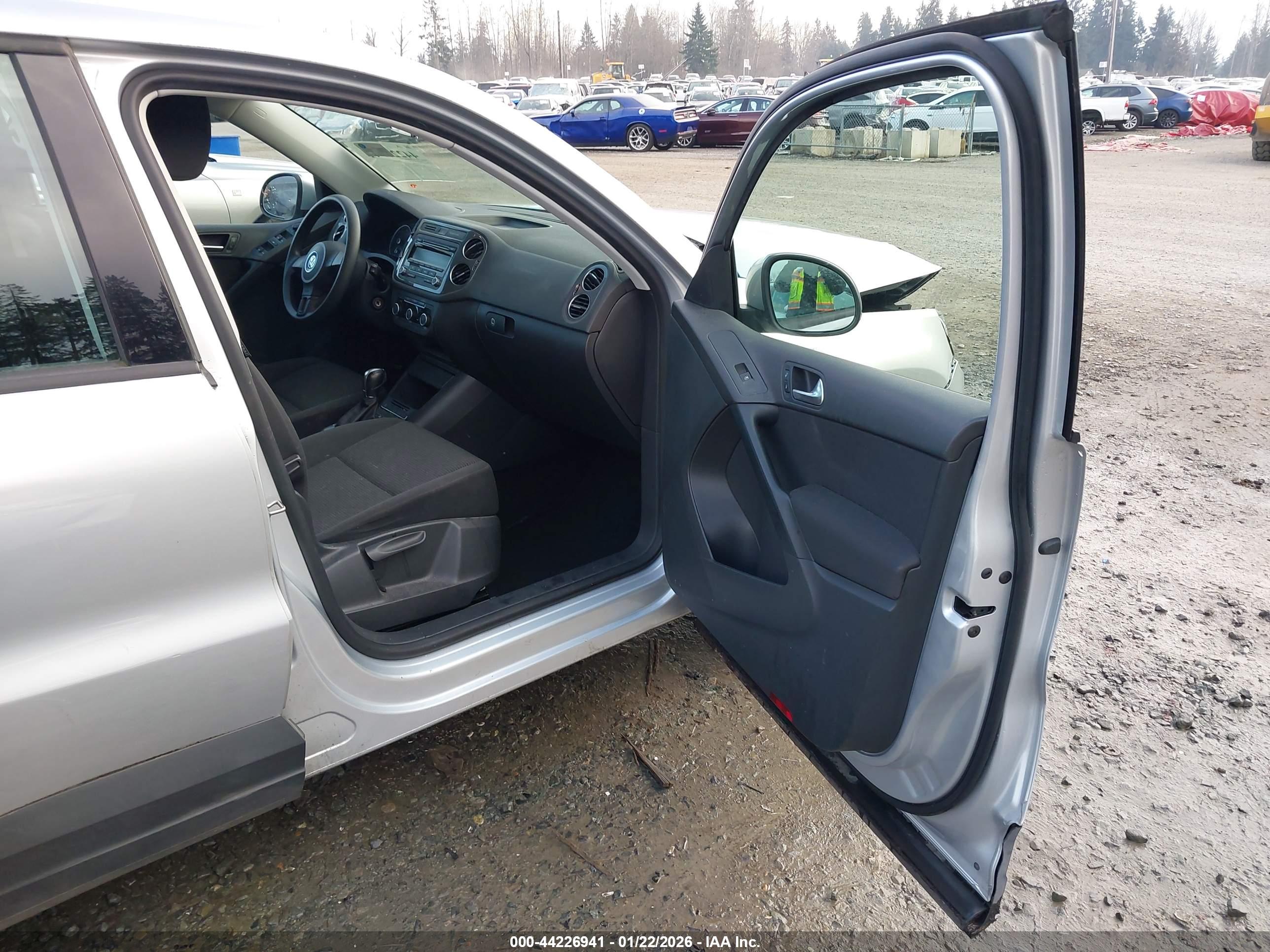 VOLKSWAGEN TIGUAN image 5
