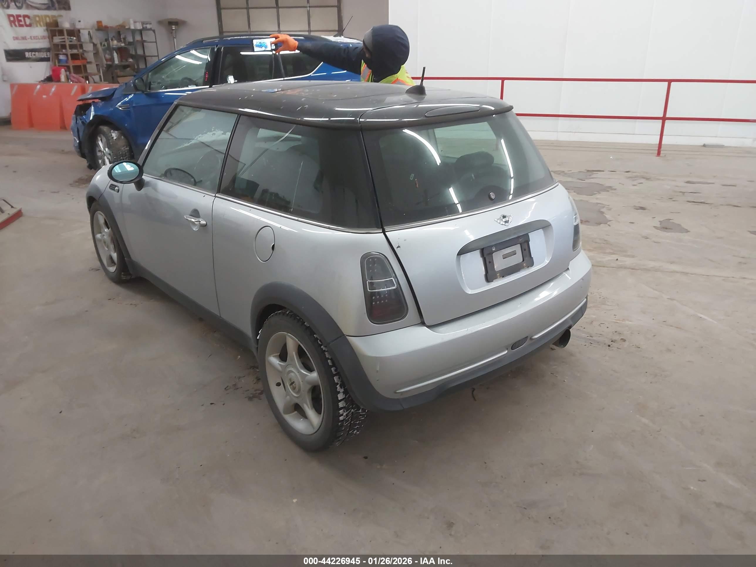MINI COOPER image 3