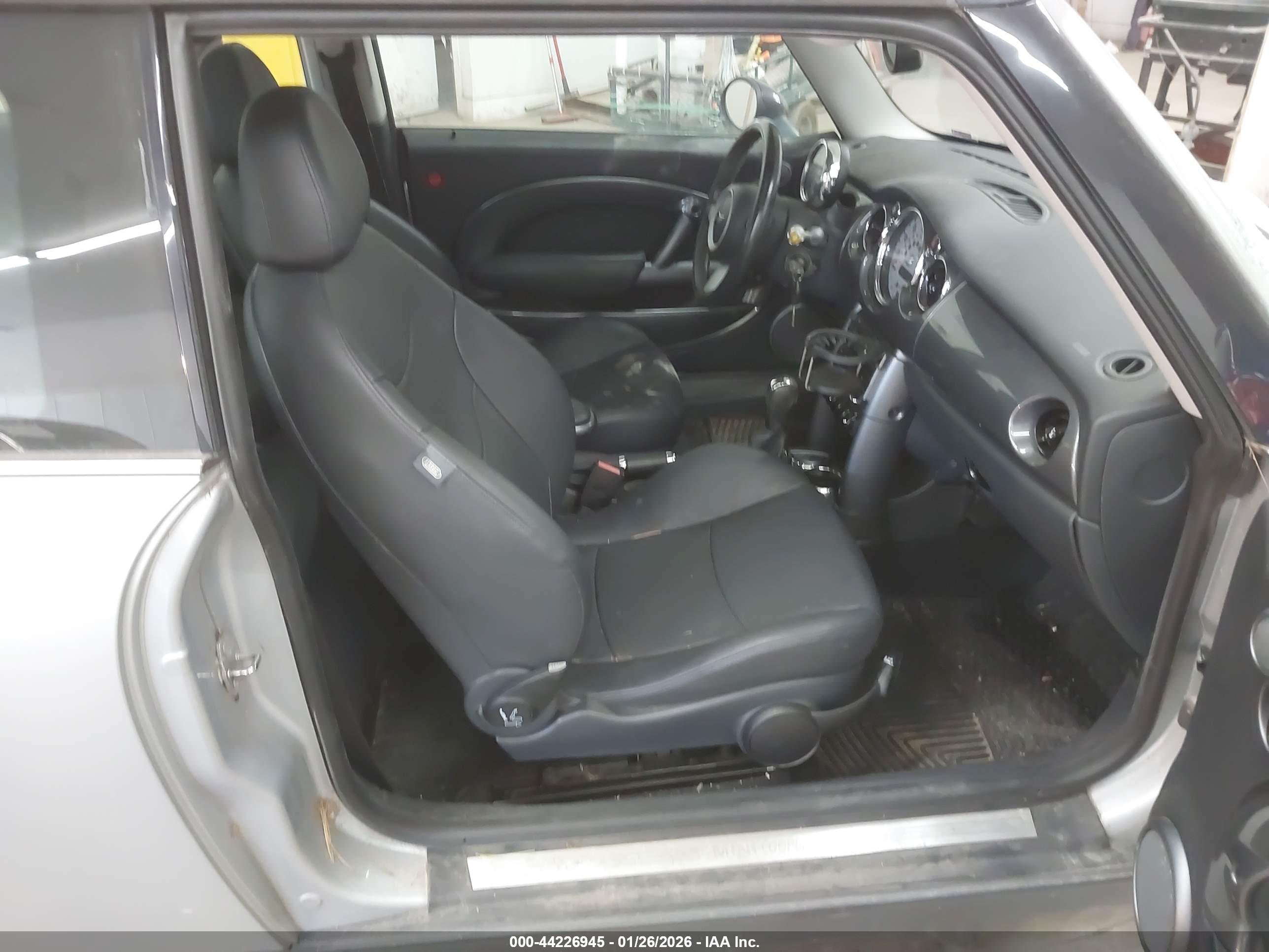 MINI COOPER image 5