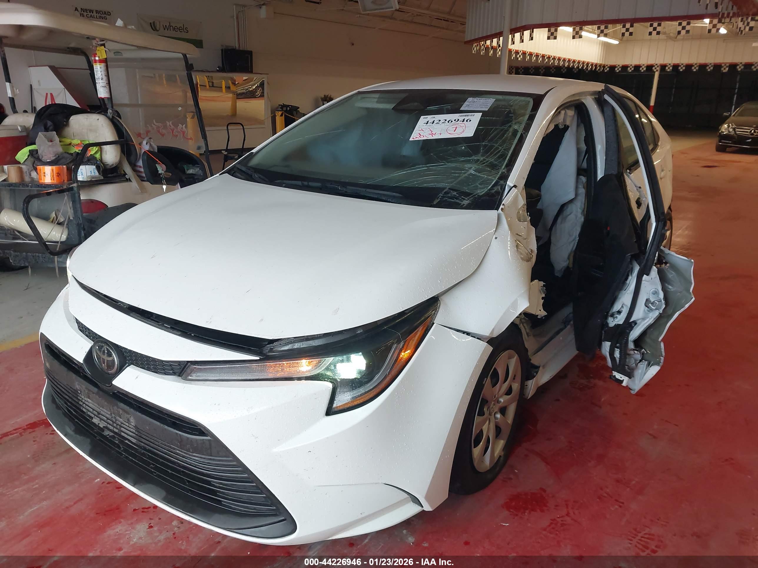 TOYOTA COROLLA image 2
