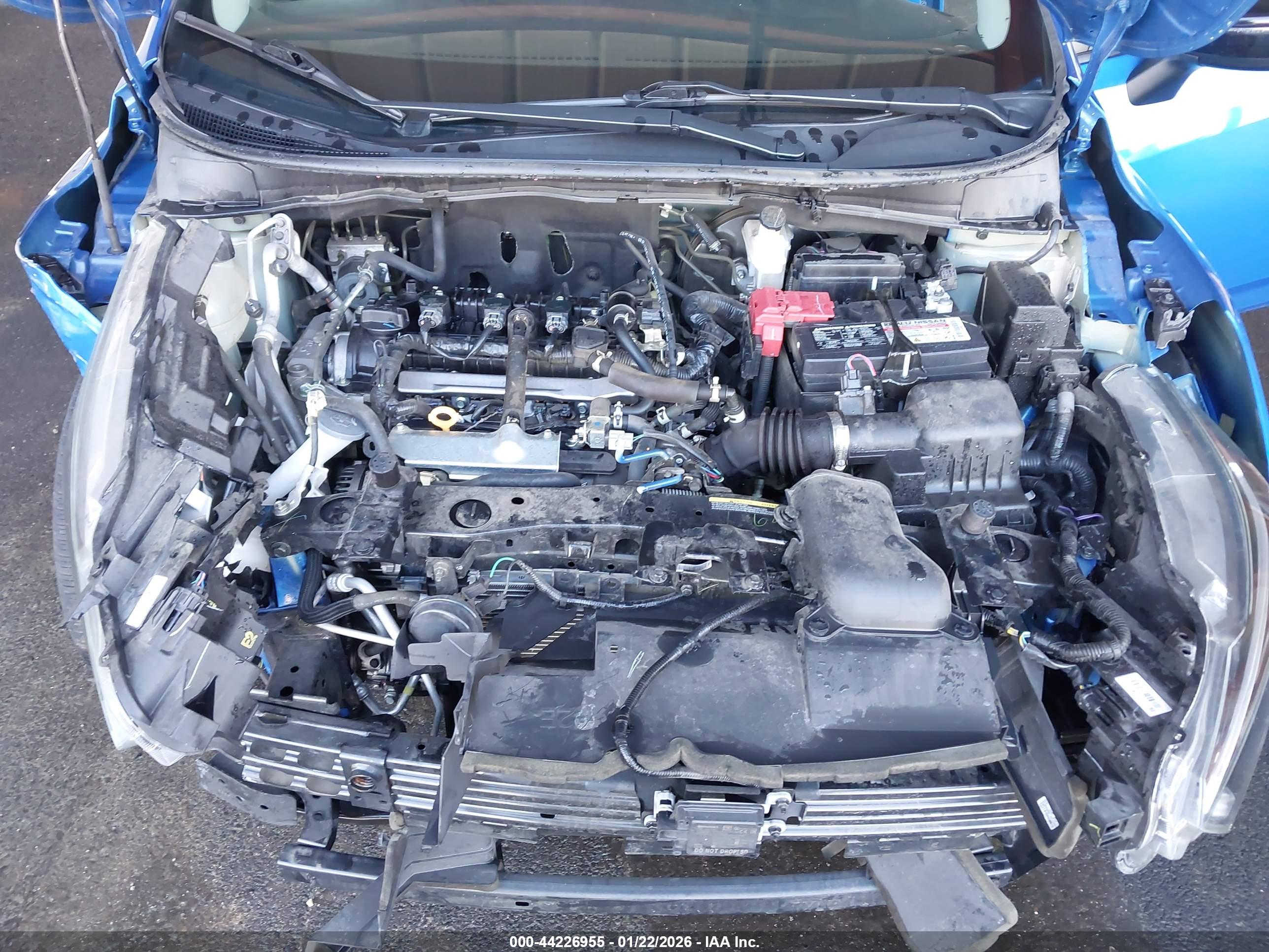 NISSAN VERSA image 10