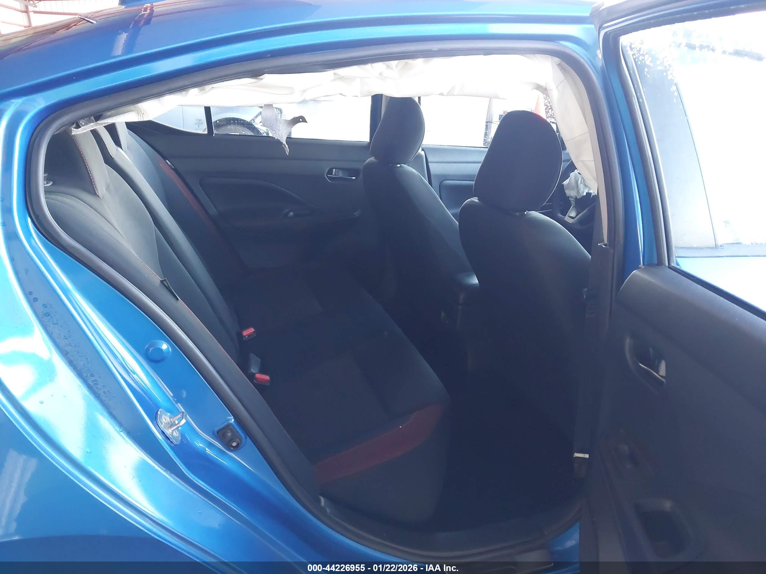 NISSAN VERSA image 8