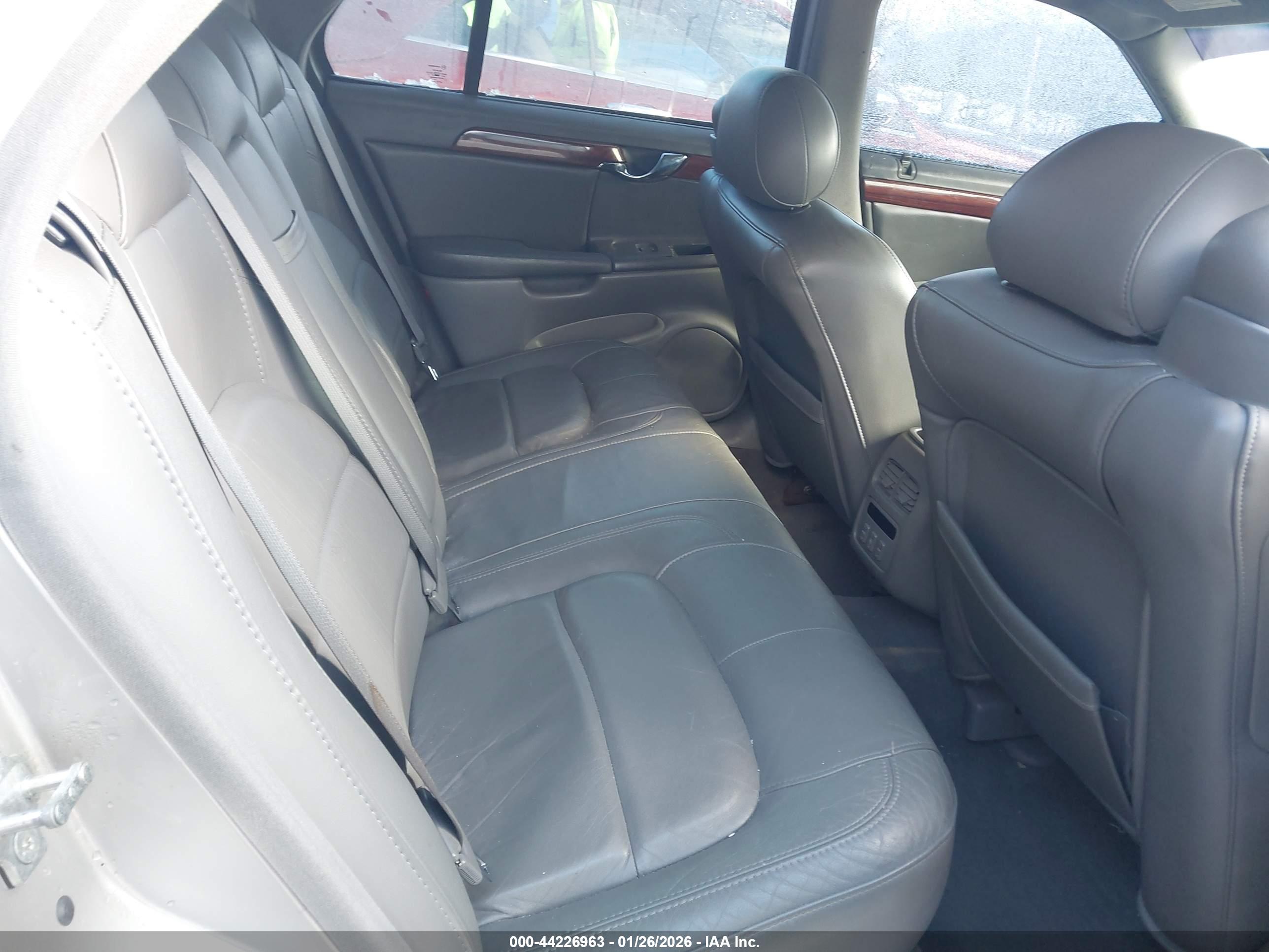 CADILLAC DEVILLE image 8