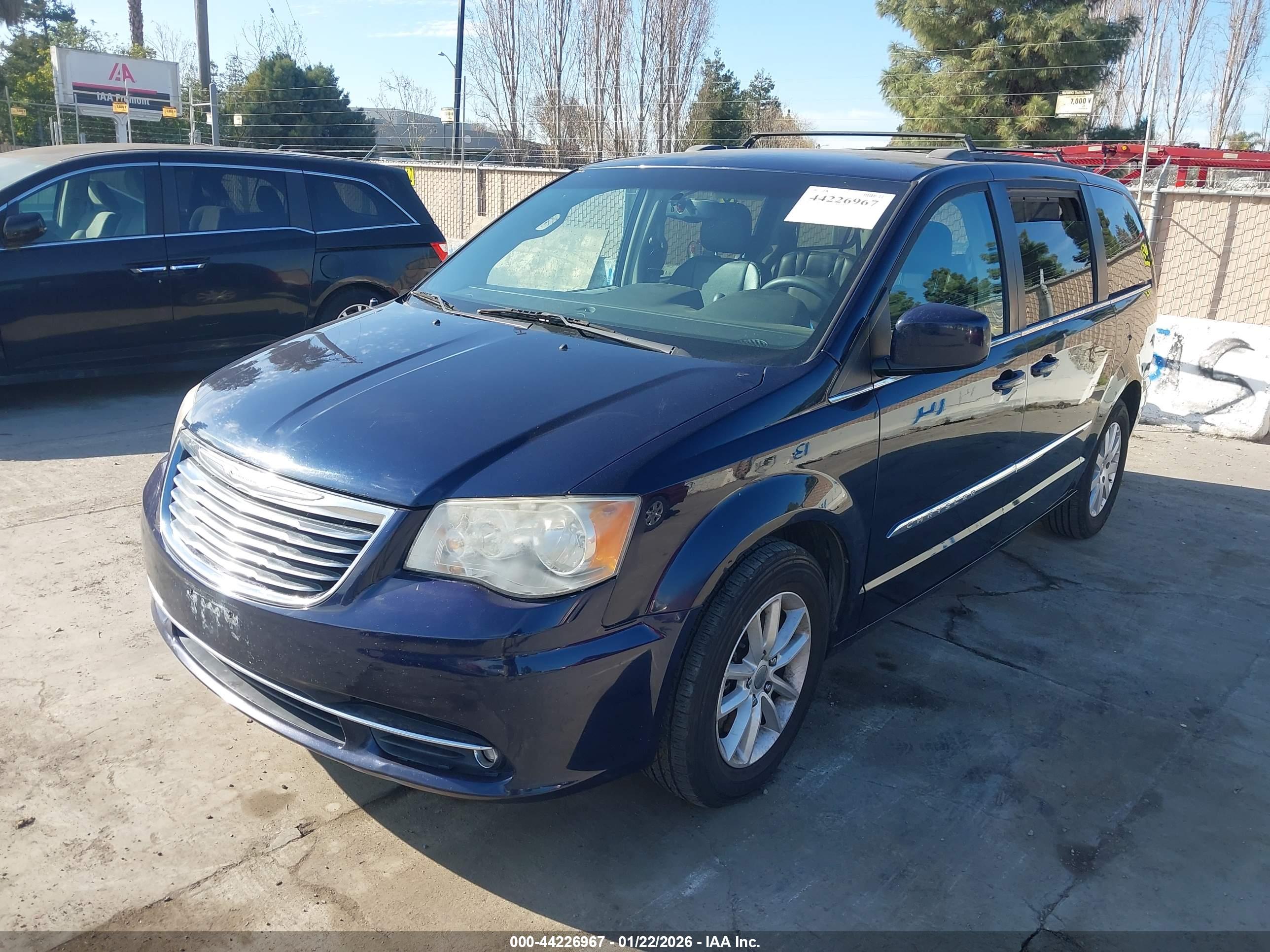 CHRYSLER TOWN image 2