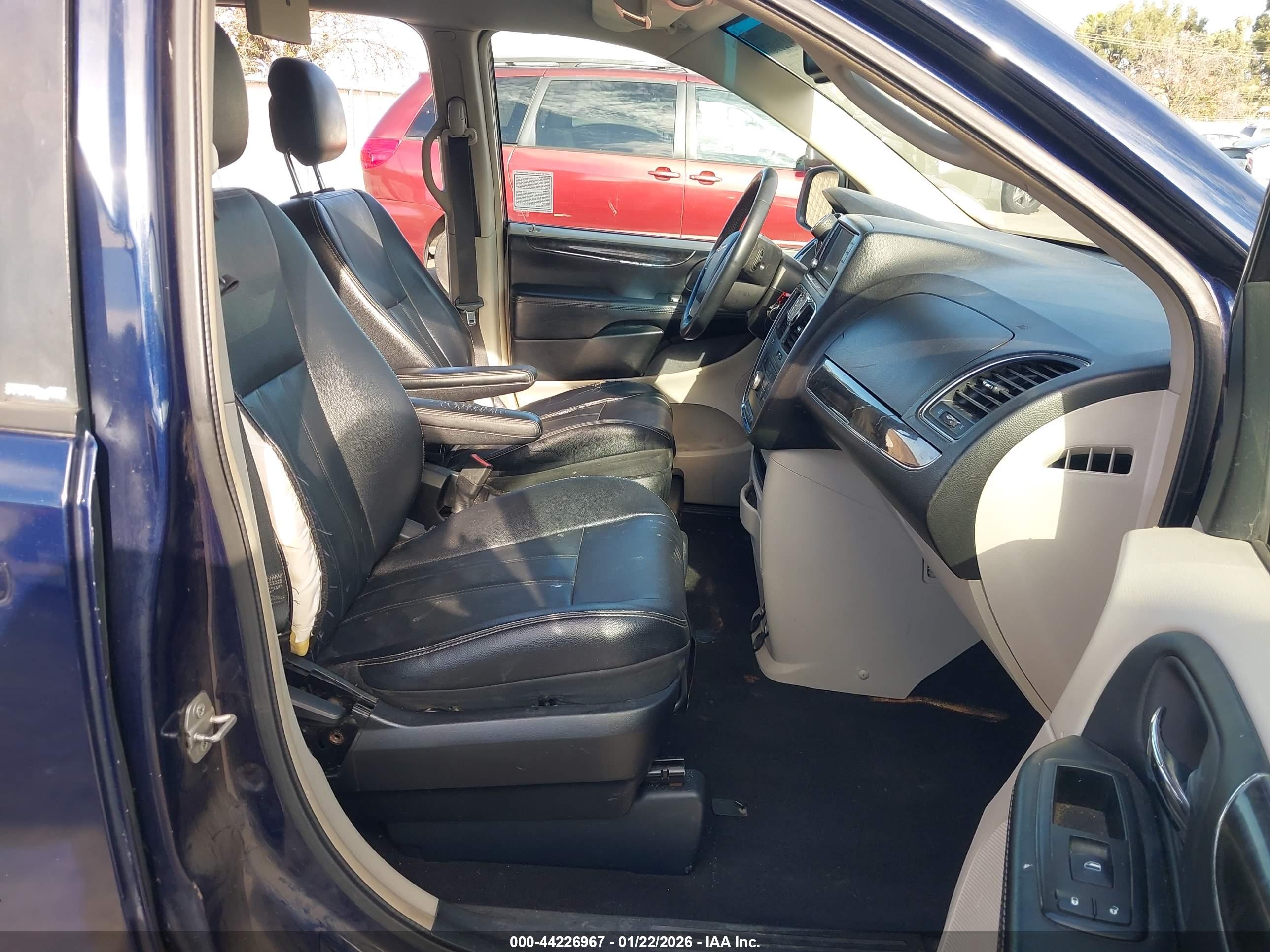 CHRYSLER TOWN image 5