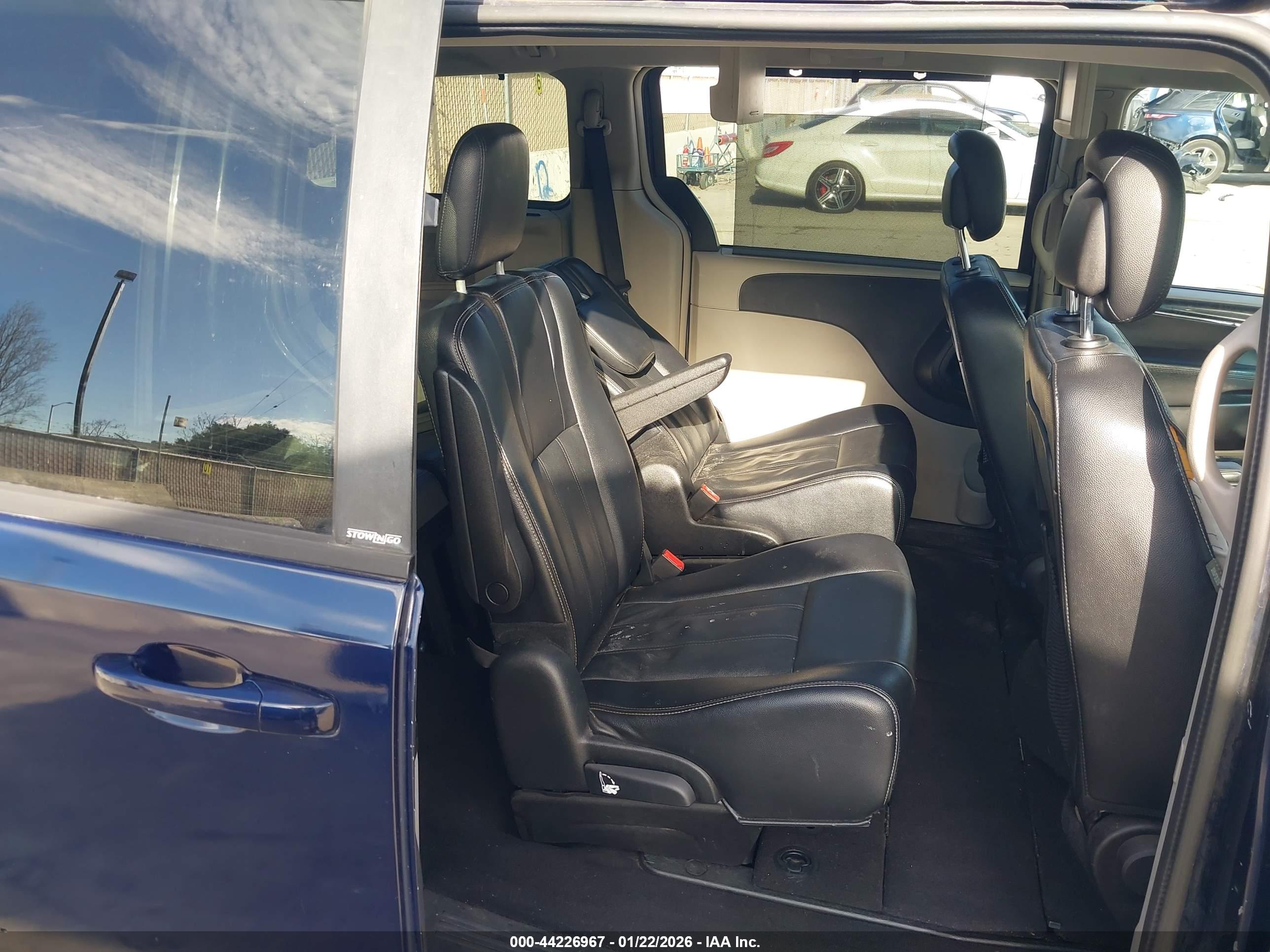 CHRYSLER TOWN image 8