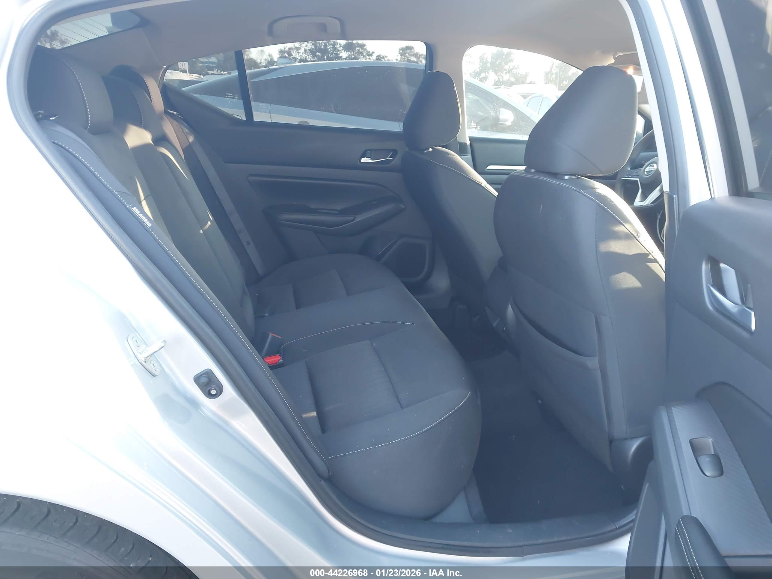 NISSAN ALTIMA image 8