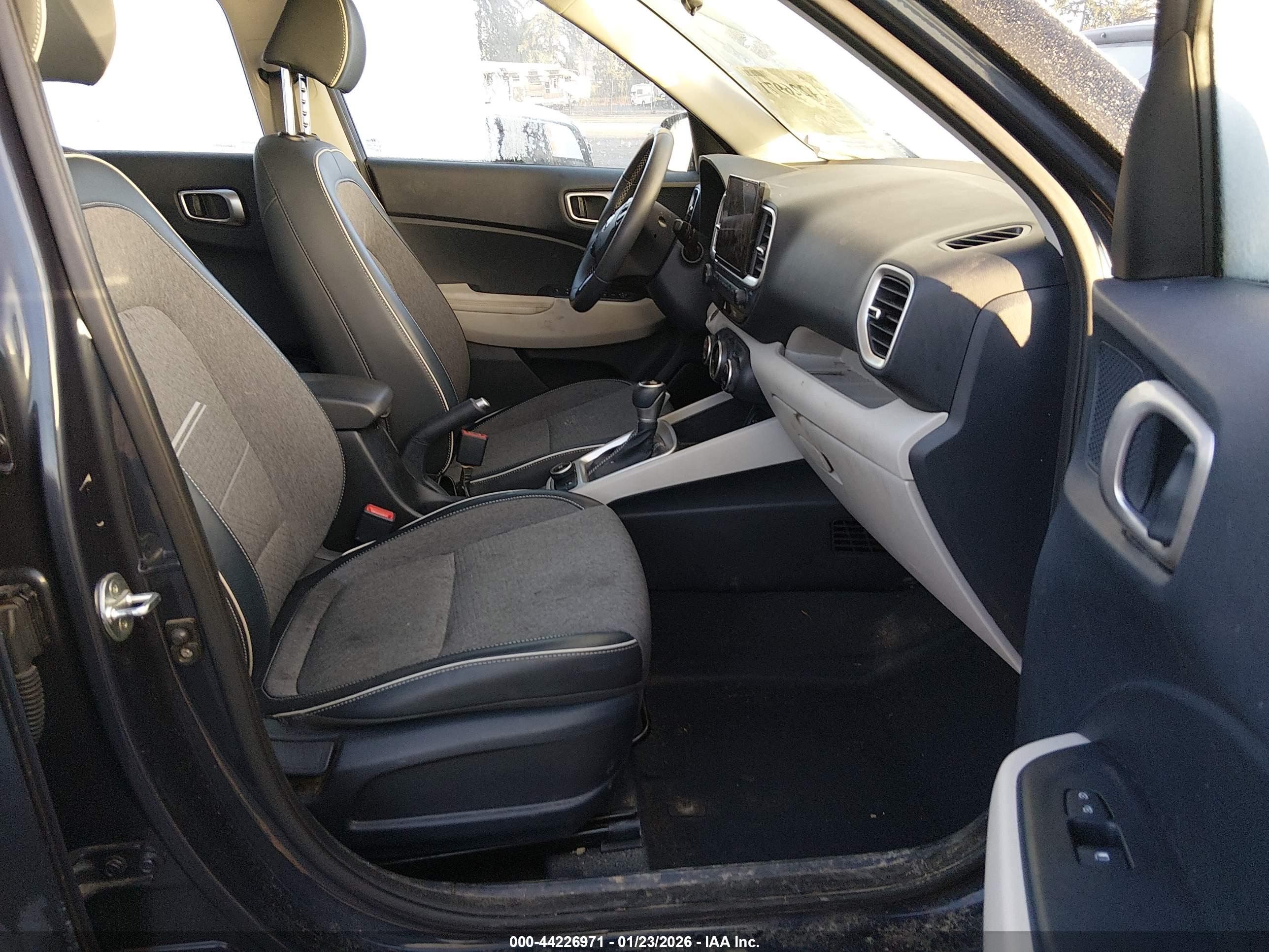 HYUNDAI VENUE image 5