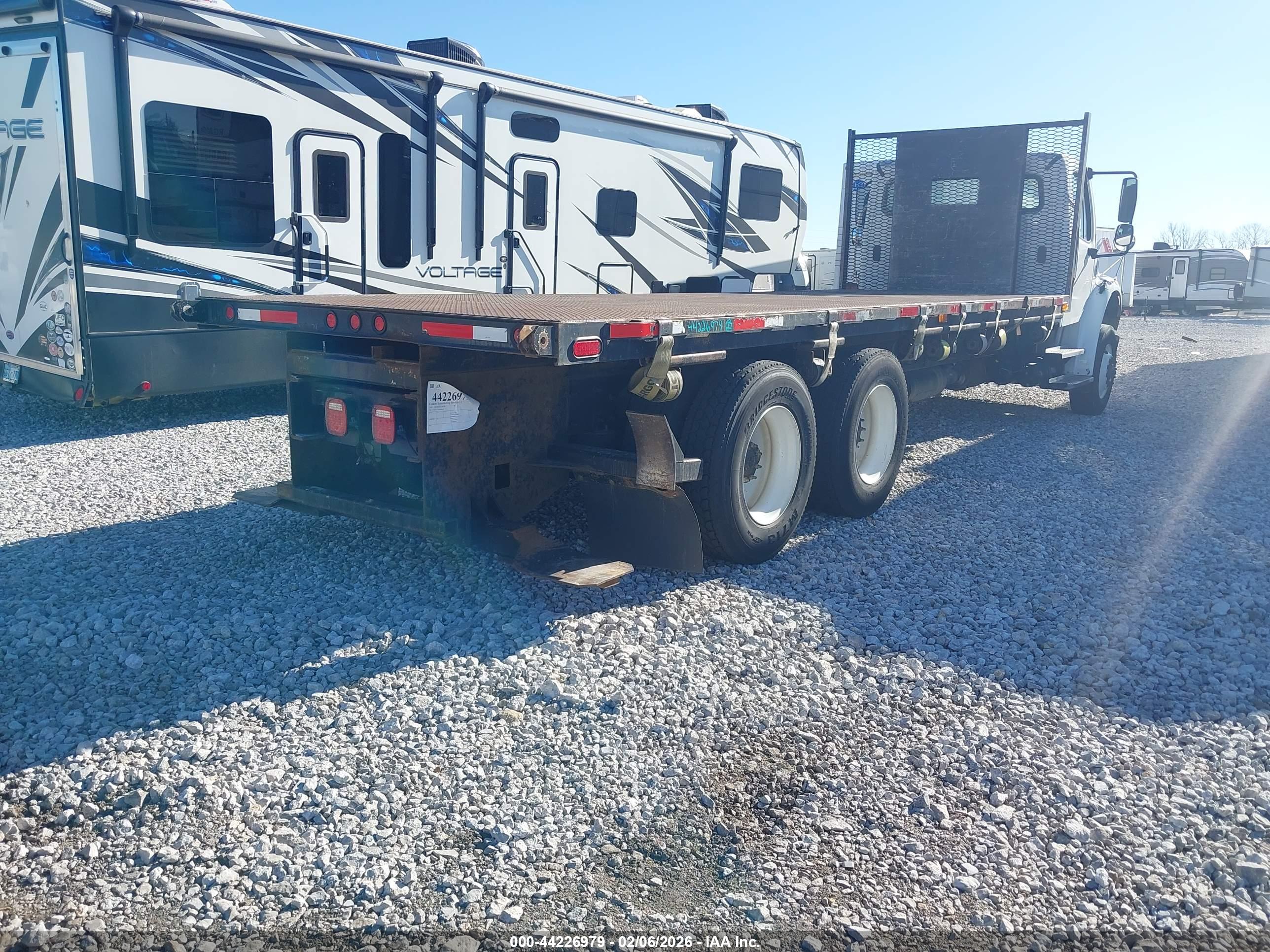 FREIGHTLINER M2 image 4