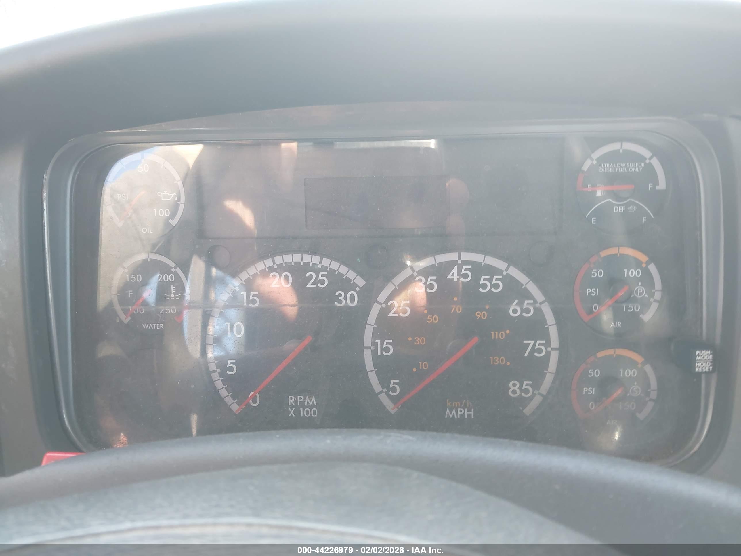FREIGHTLINER M2 image 6