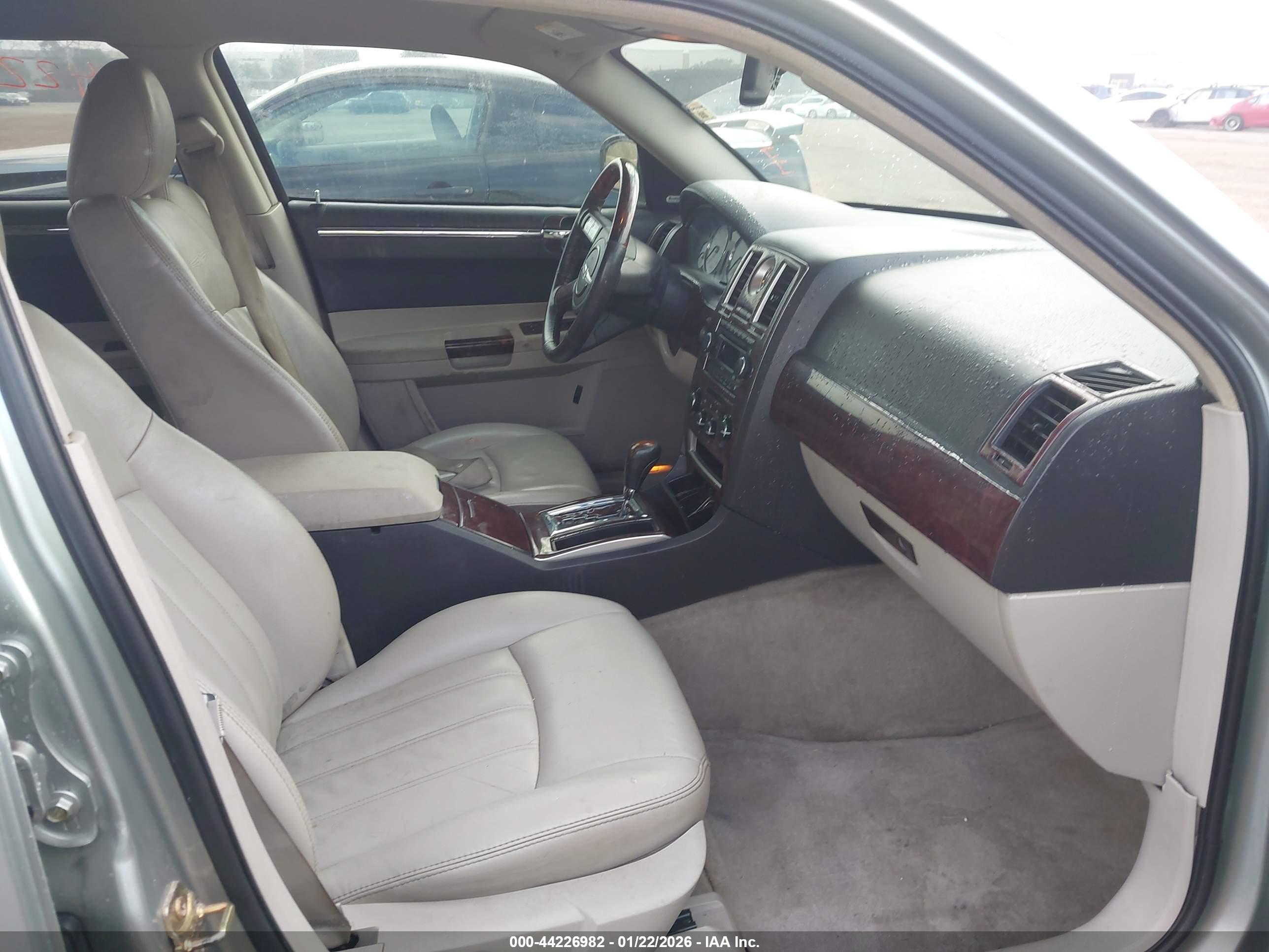CHRYSLER 300C image 5