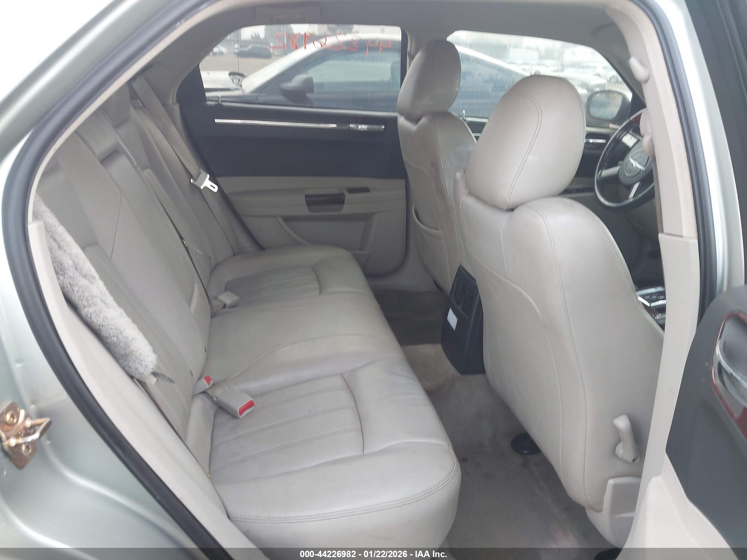 CHRYSLER 300C image 8