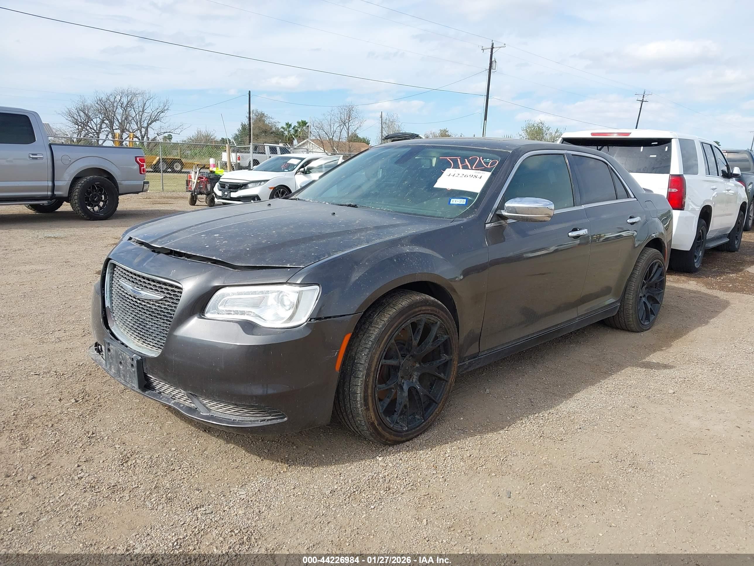 CHRYSLER 300 image 2