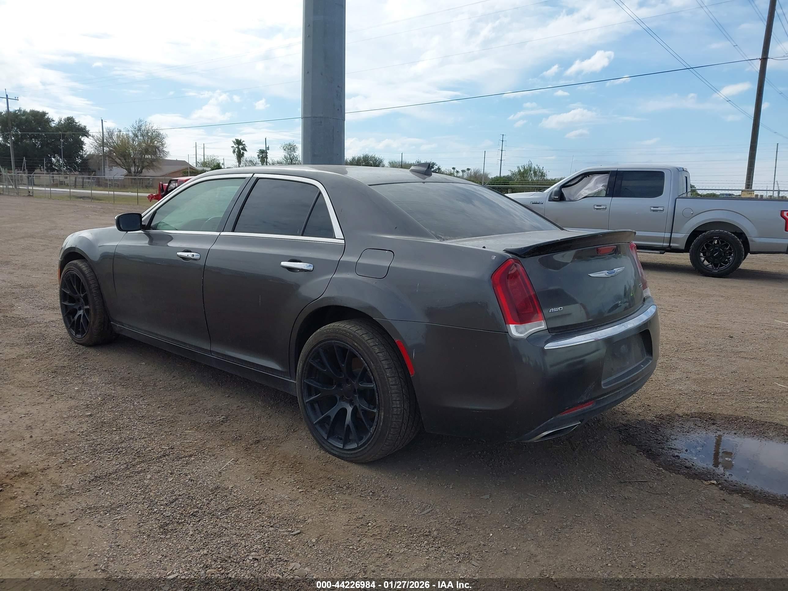 CHRYSLER 300 image 3