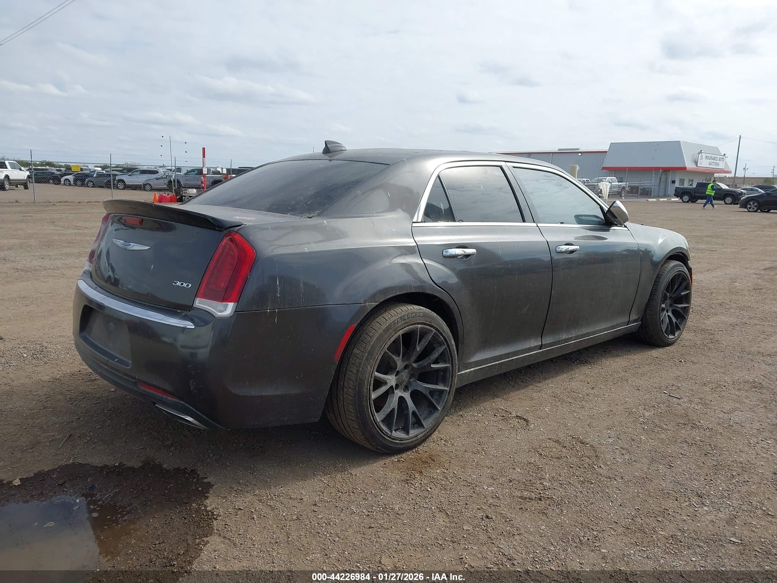 CHRYSLER 300 image 4