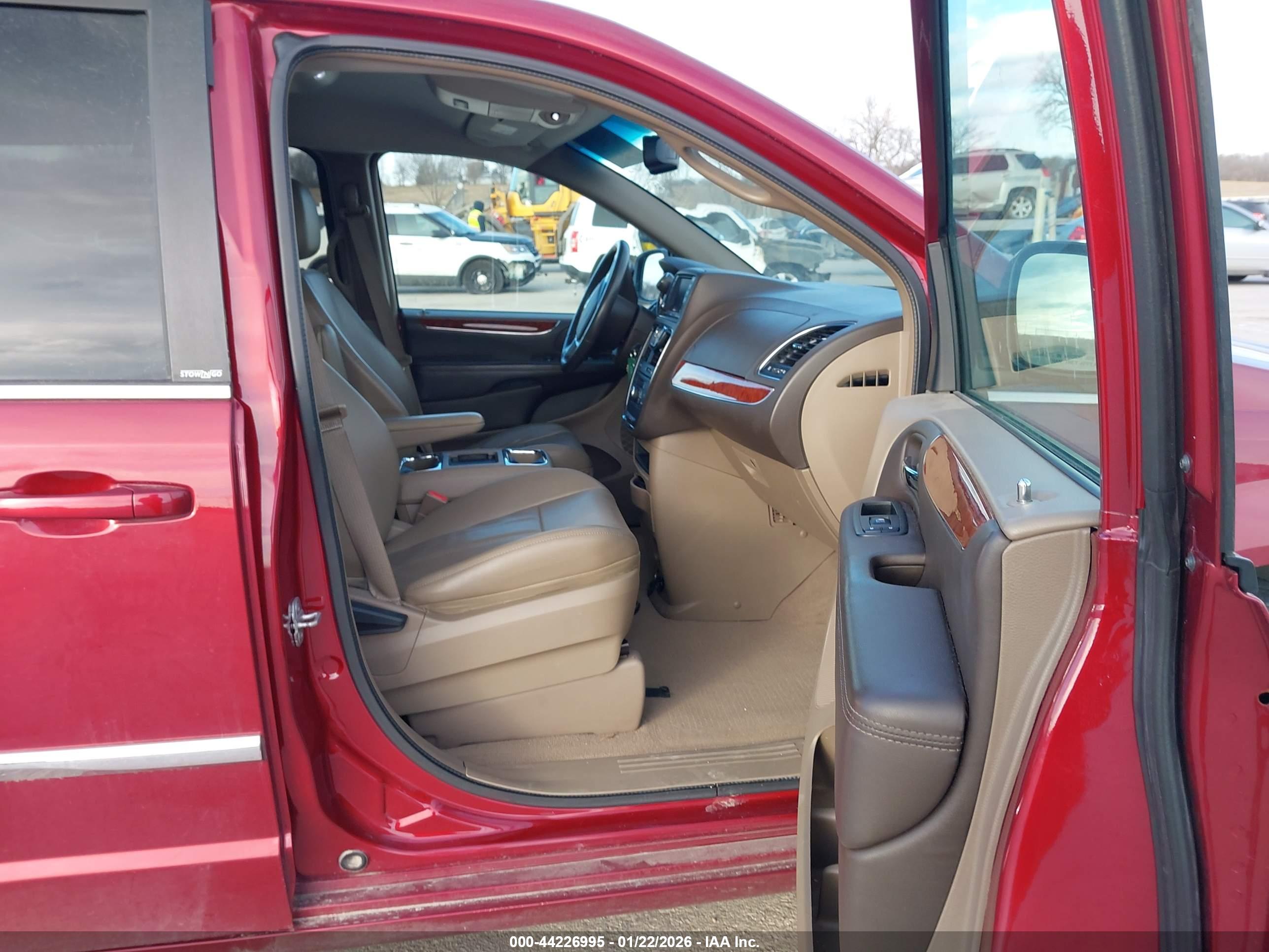 CHRYSLER TOWN image 5
