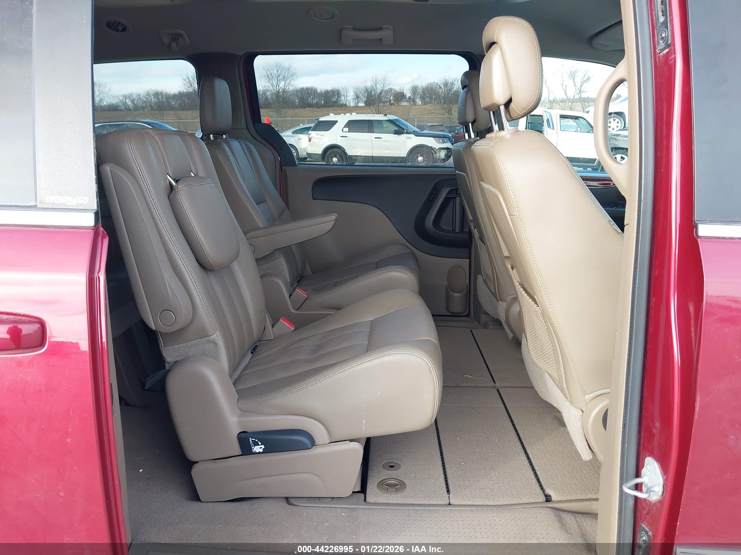 CHRYSLER TOWN image 8