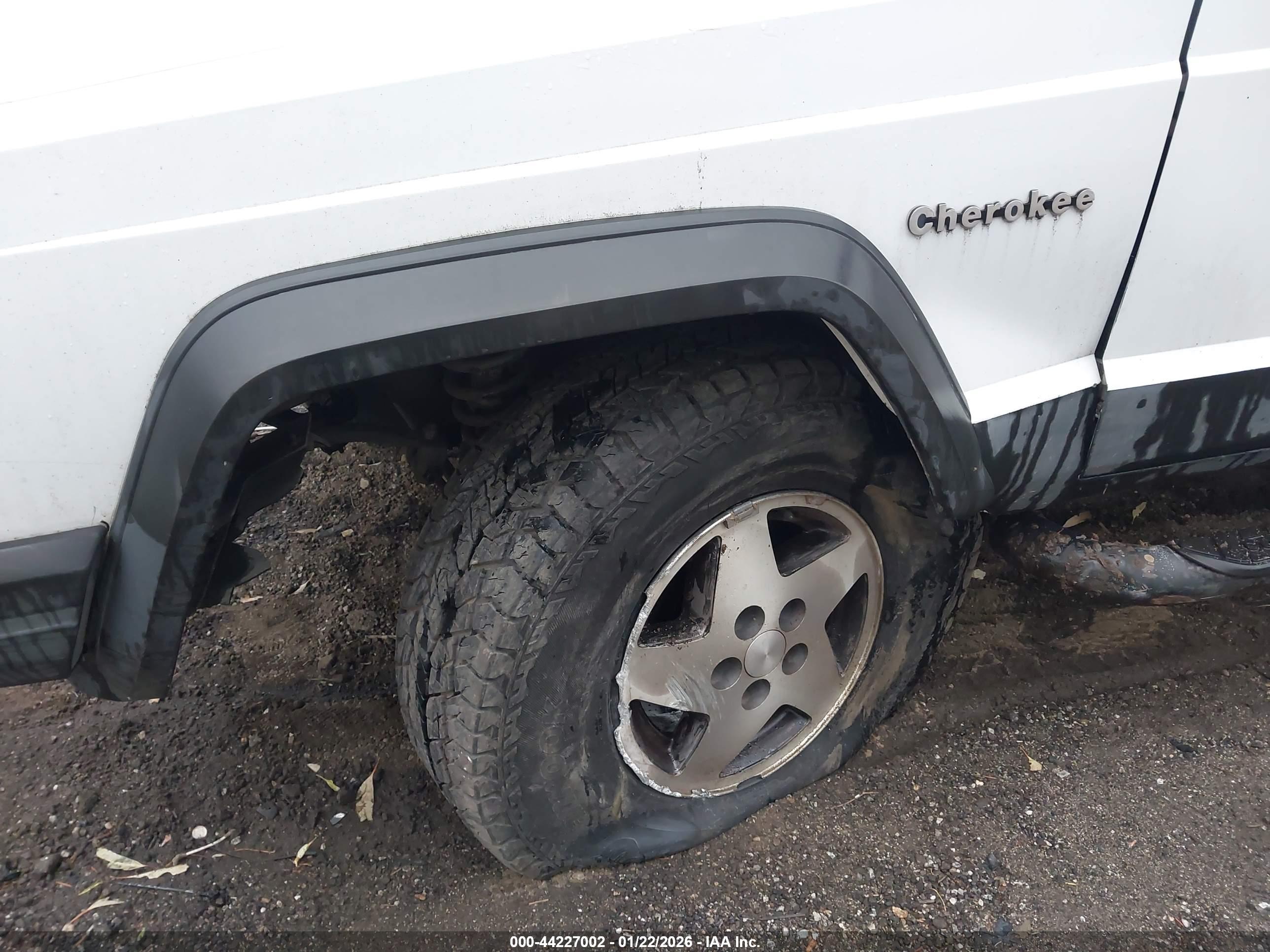 JEEP CHEROKEE image 6