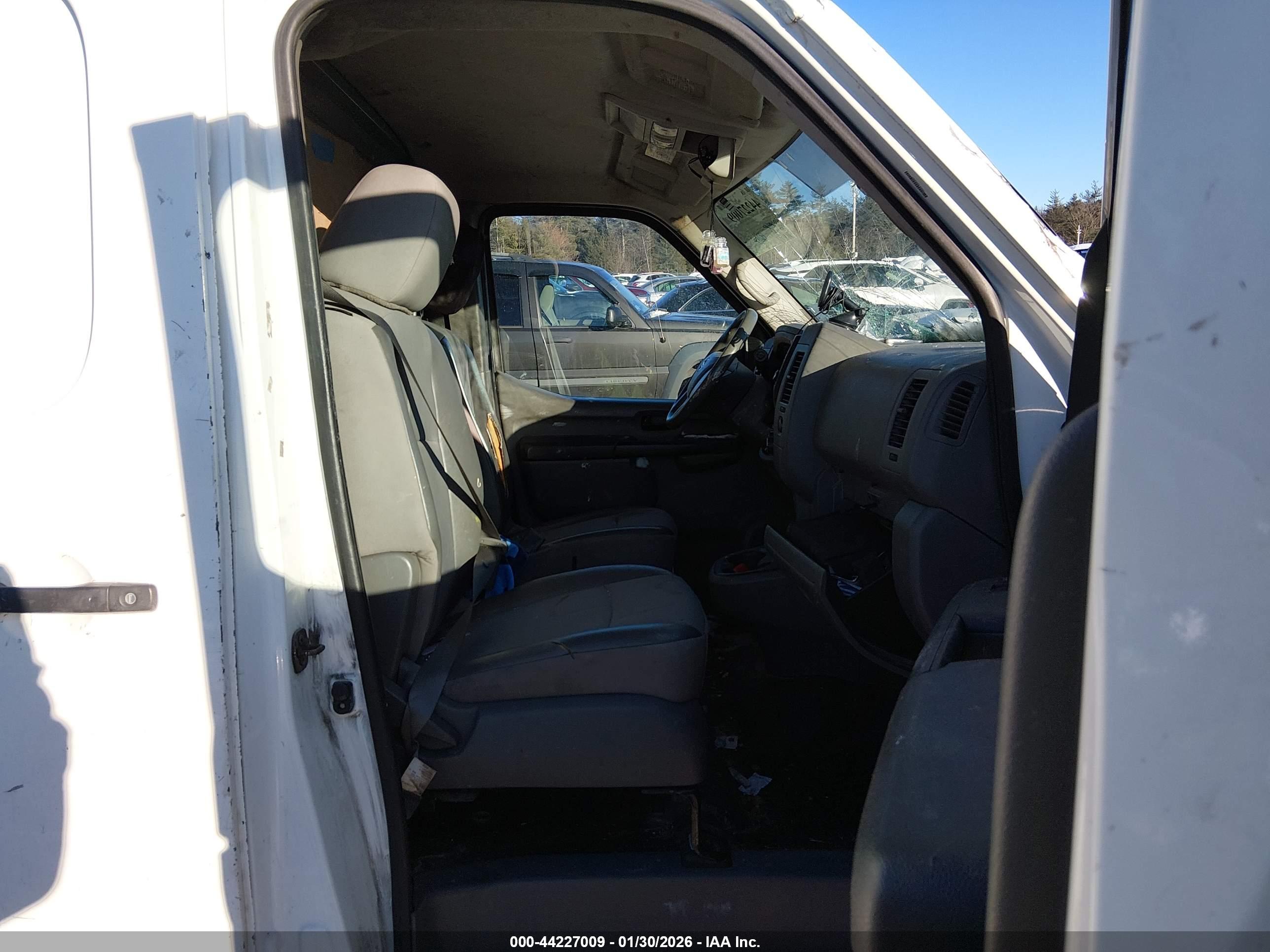 NISSAN NV image 5