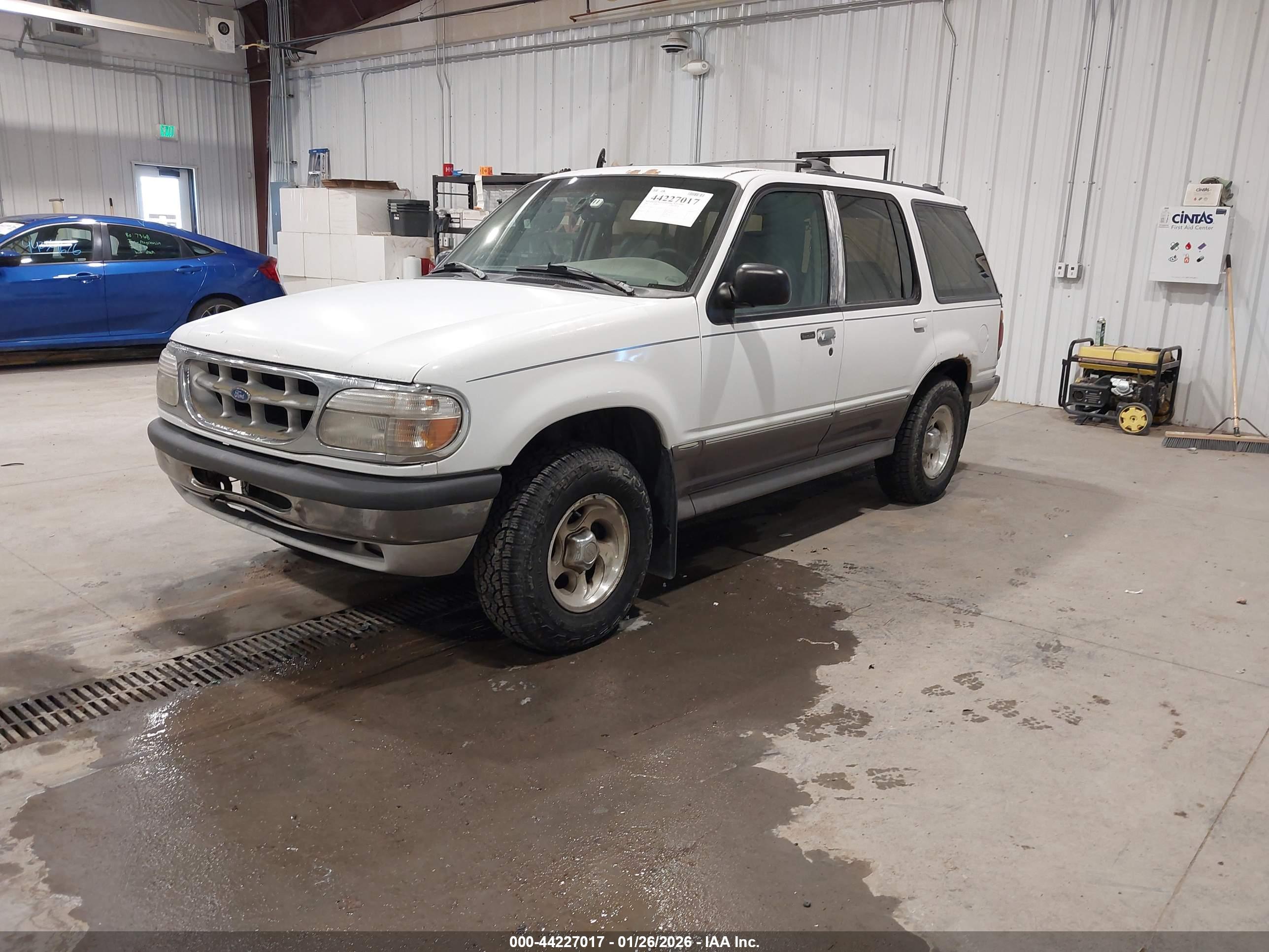 FORD EXPLORER image 2