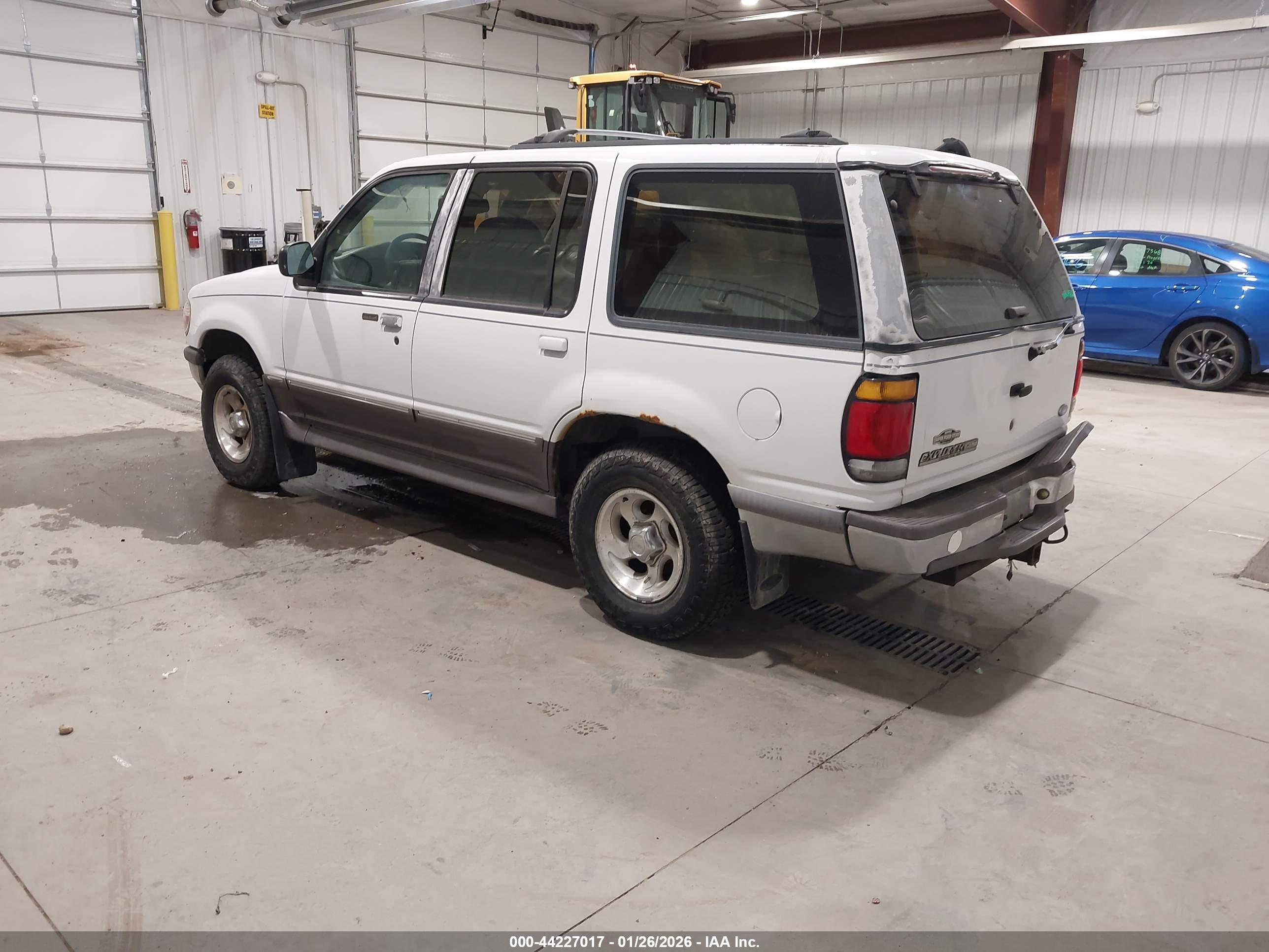 FORD EXPLORER image 3