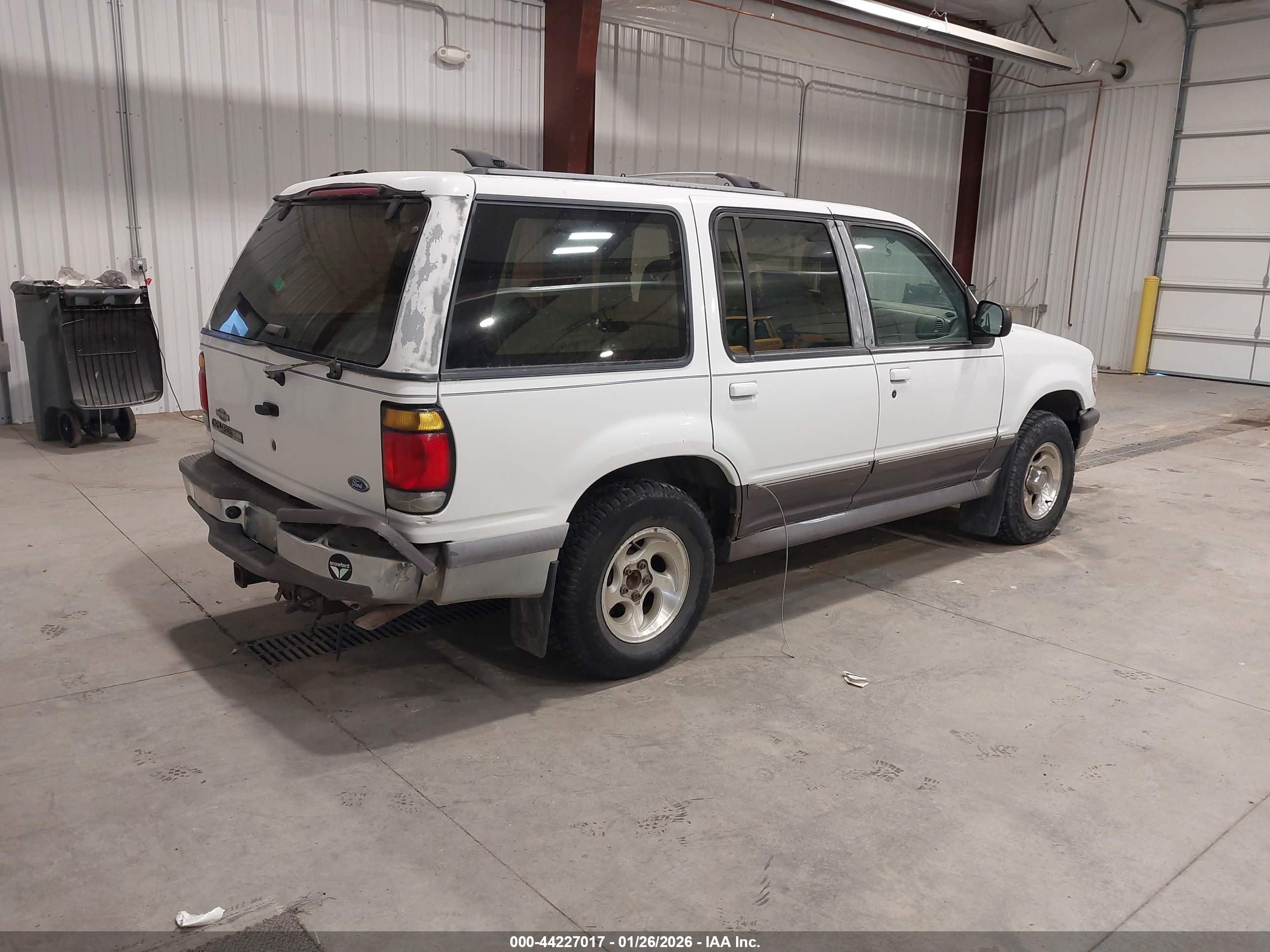 FORD EXPLORER image 4