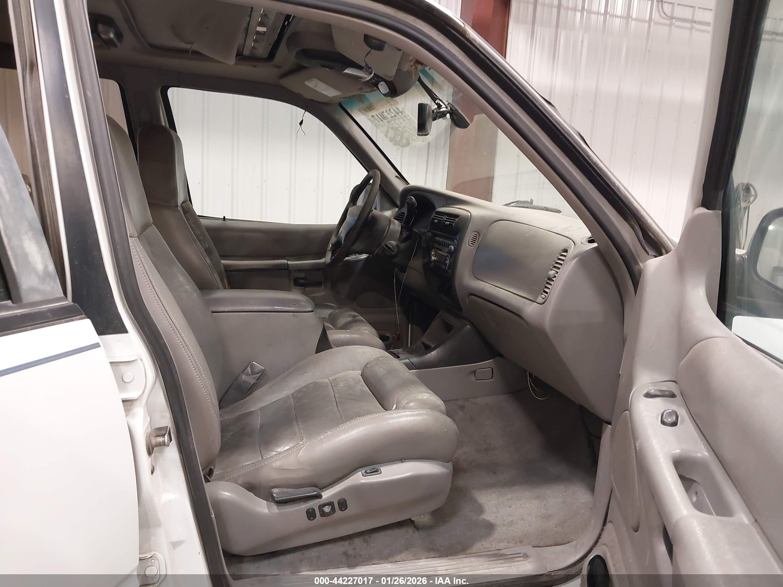 FORD EXPLORER image 5