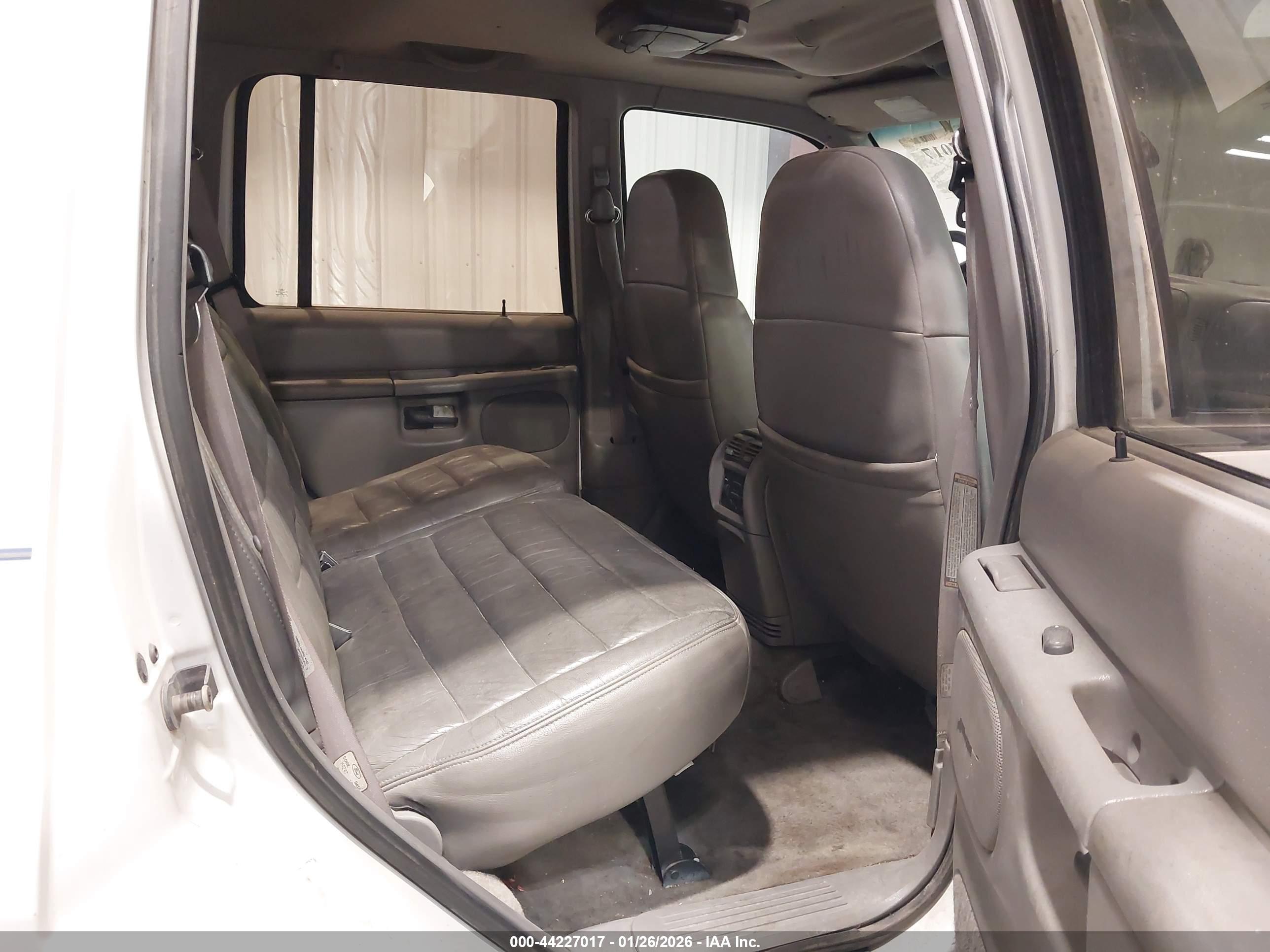 FORD EXPLORER image 8