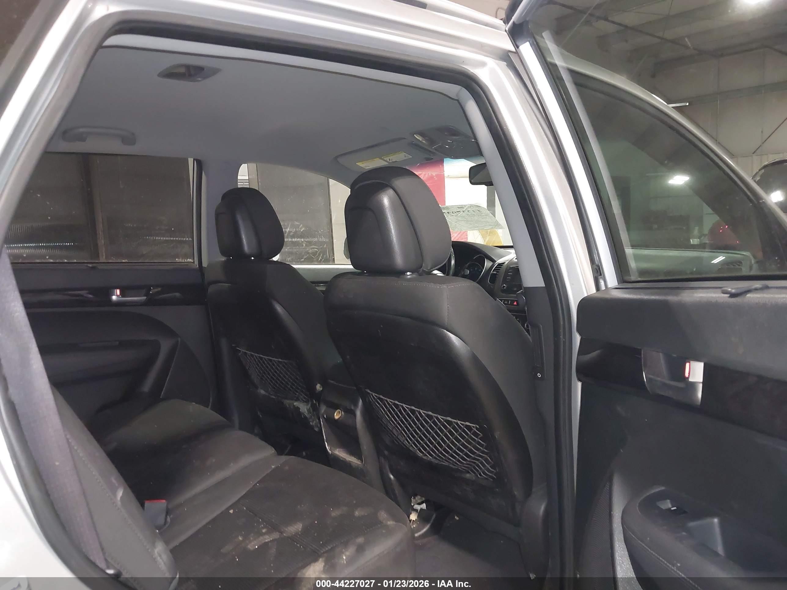 KIA SORENTO image 8
