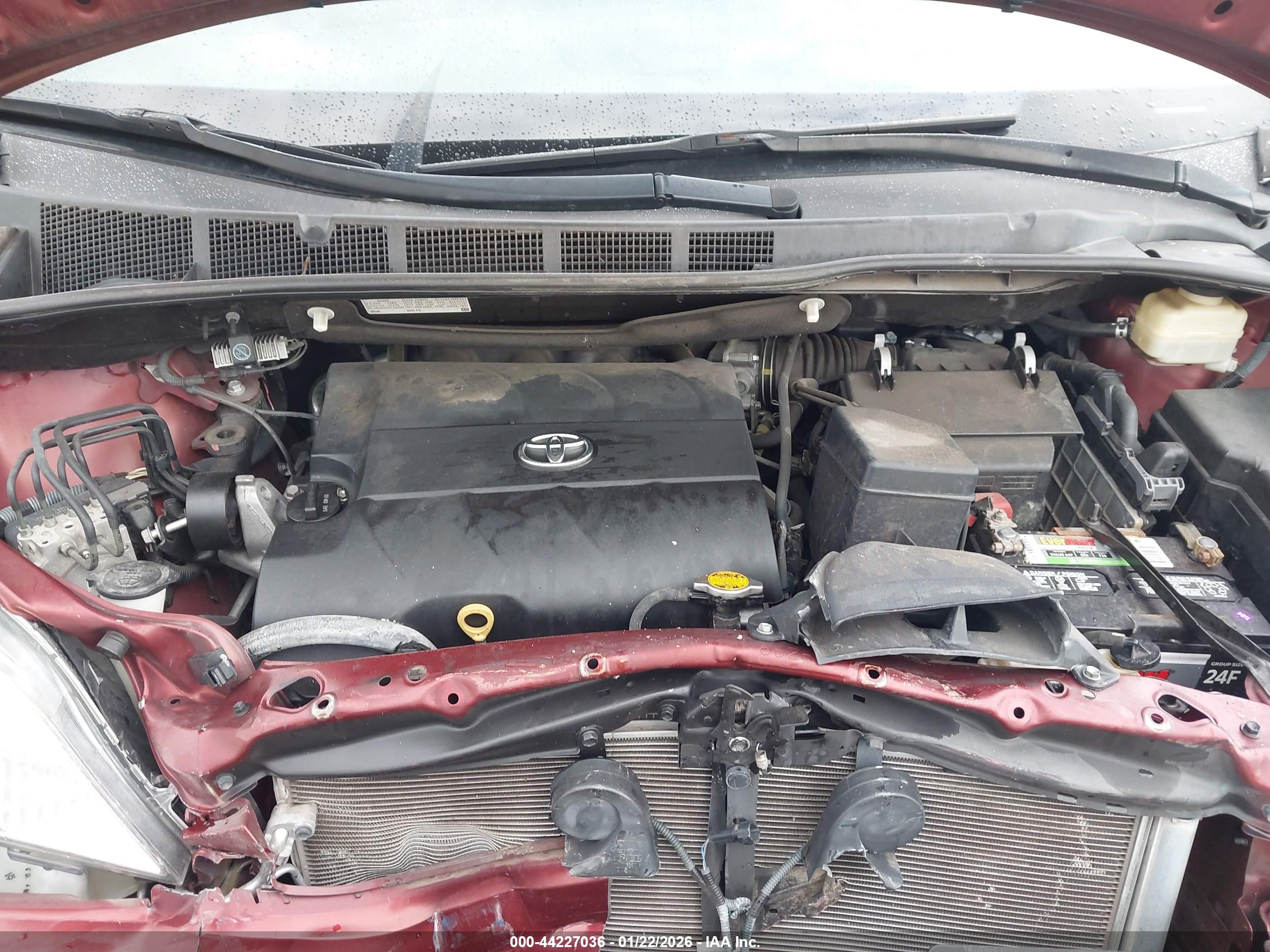 TOYOTA SIENNA image 10