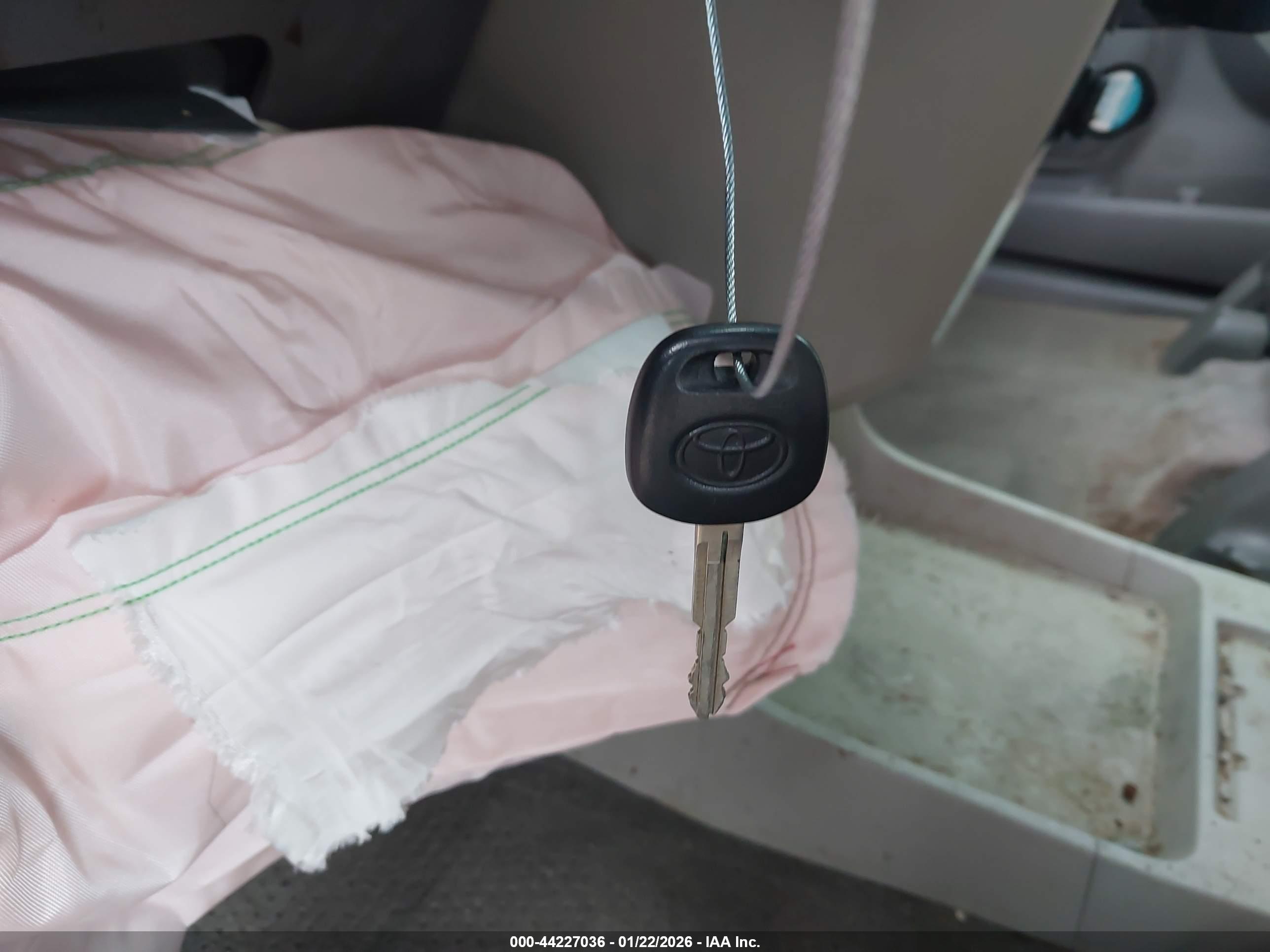 TOYOTA SIENNA image 11