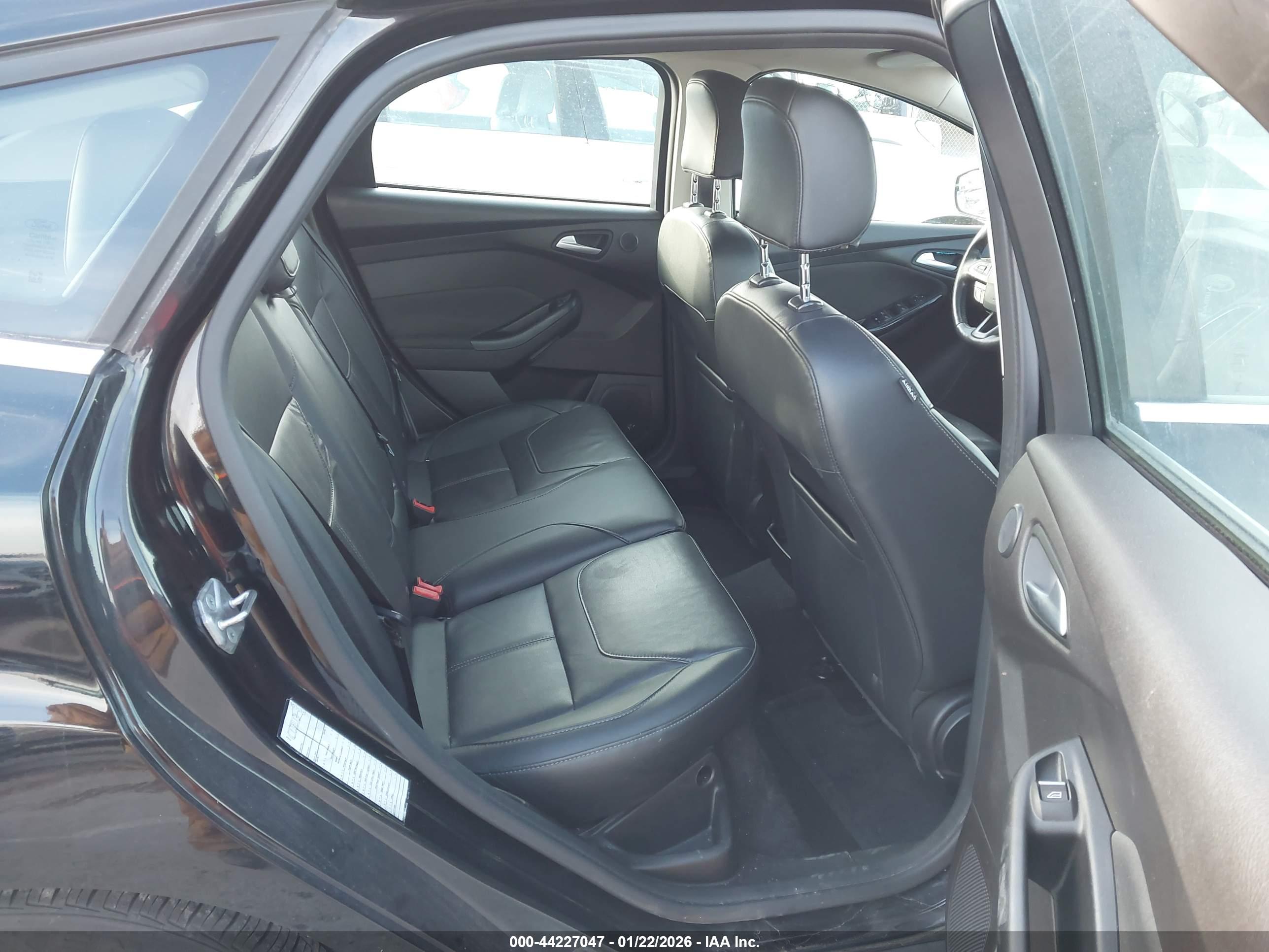 FORD FOCUS image 8