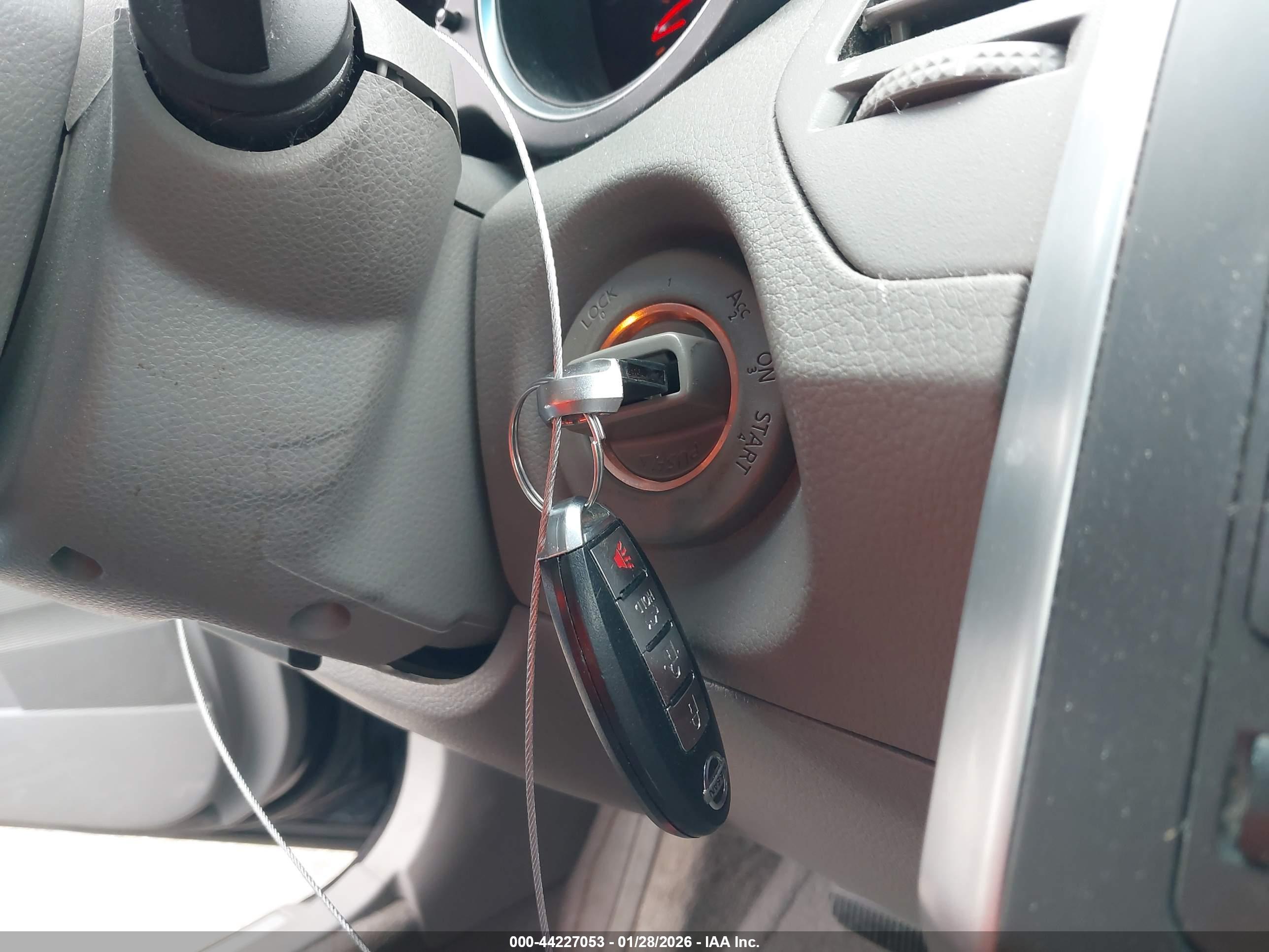 NISSAN MAXIMA image 11