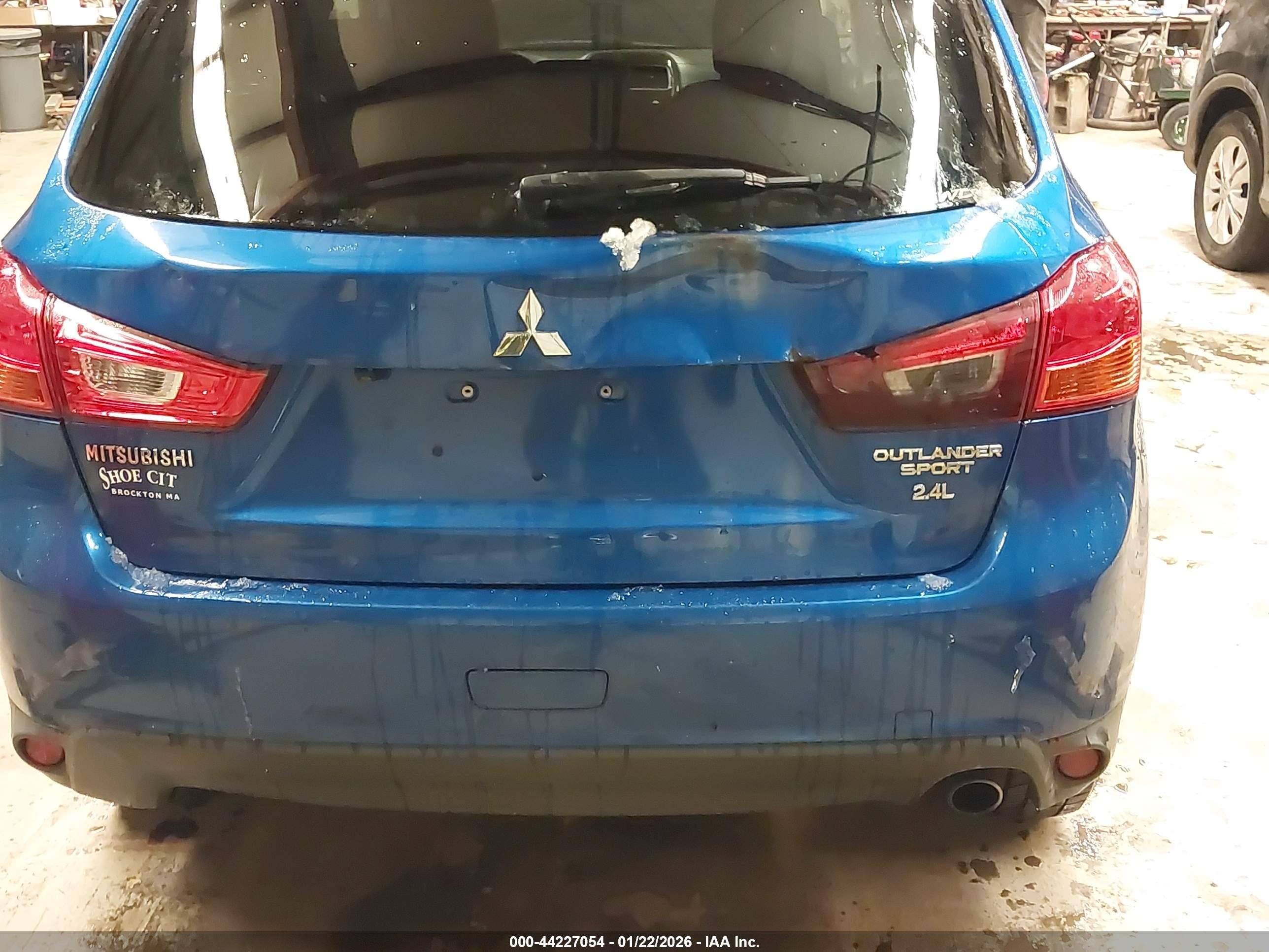 MITSUBISHI OUTLANDER image 6