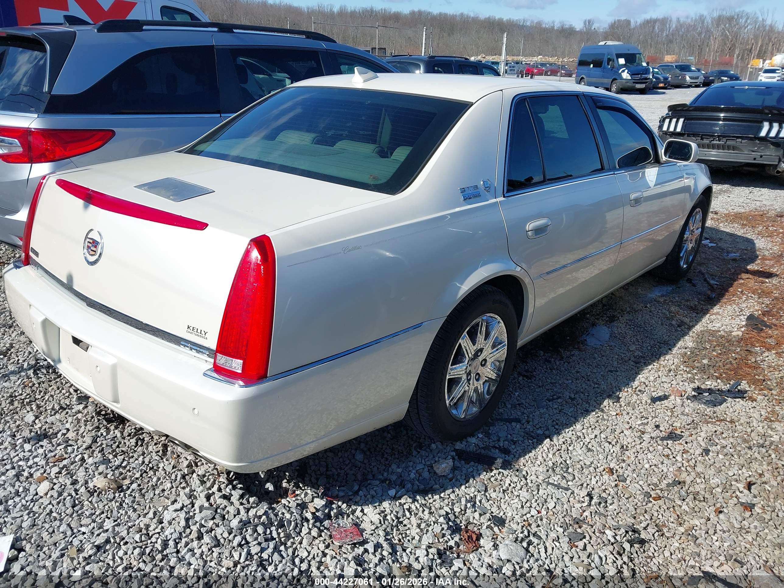 CADILLAC DTS image 4