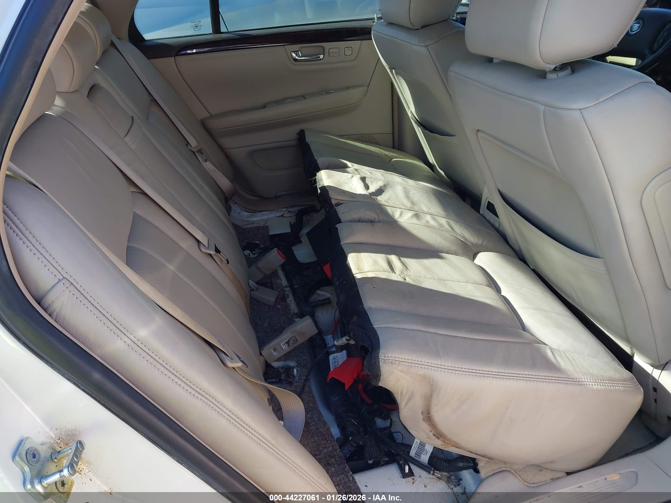 CADILLAC DTS image 8