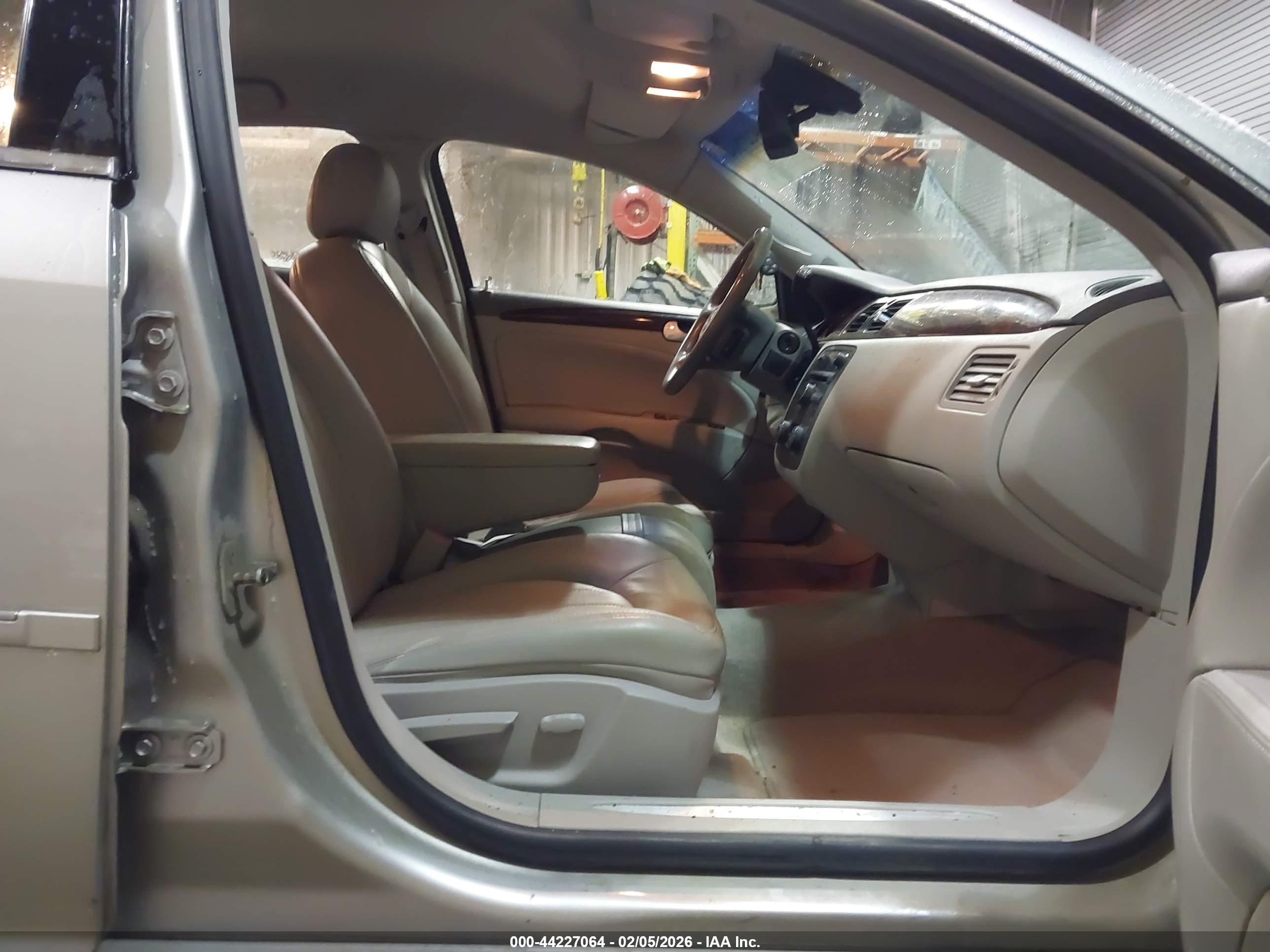 BUICK LUCERNE image 5