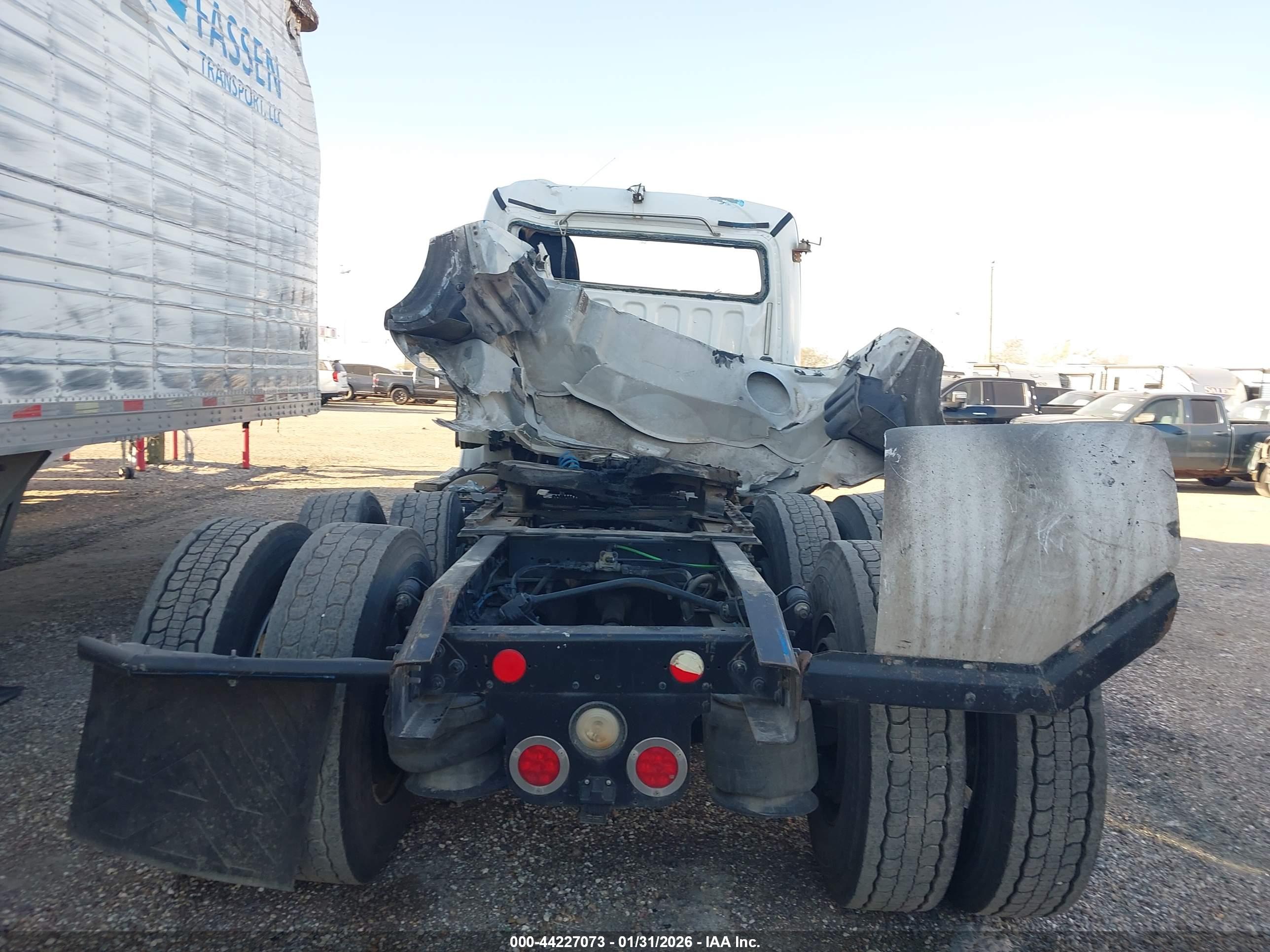 FREIGHTLINER M2 image 8