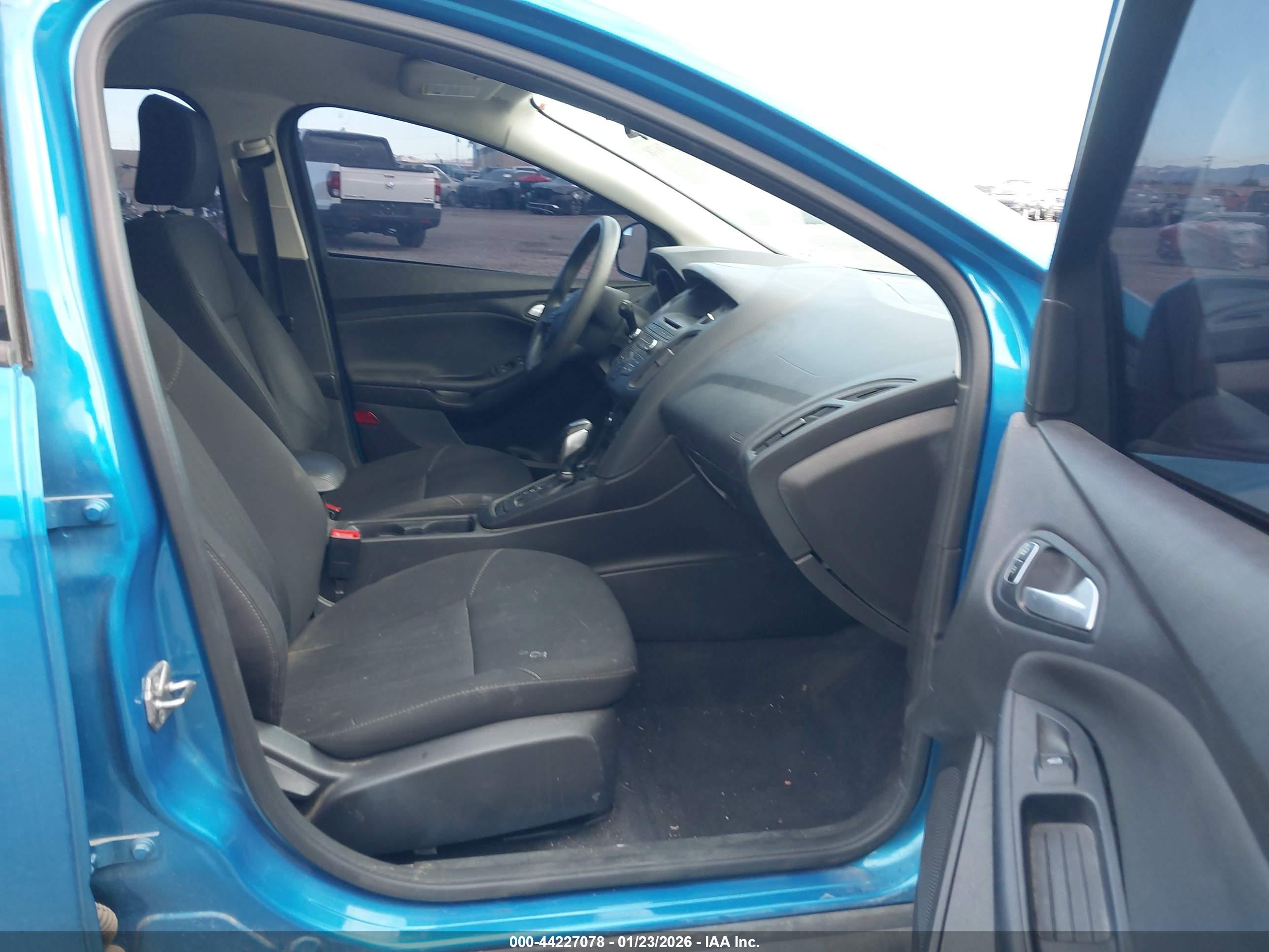 FORD FOCUS image 5
