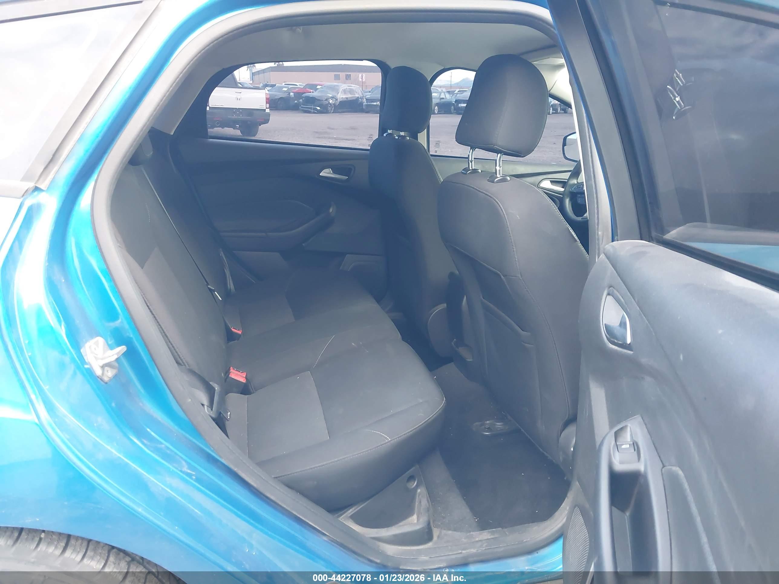 FORD FOCUS image 8