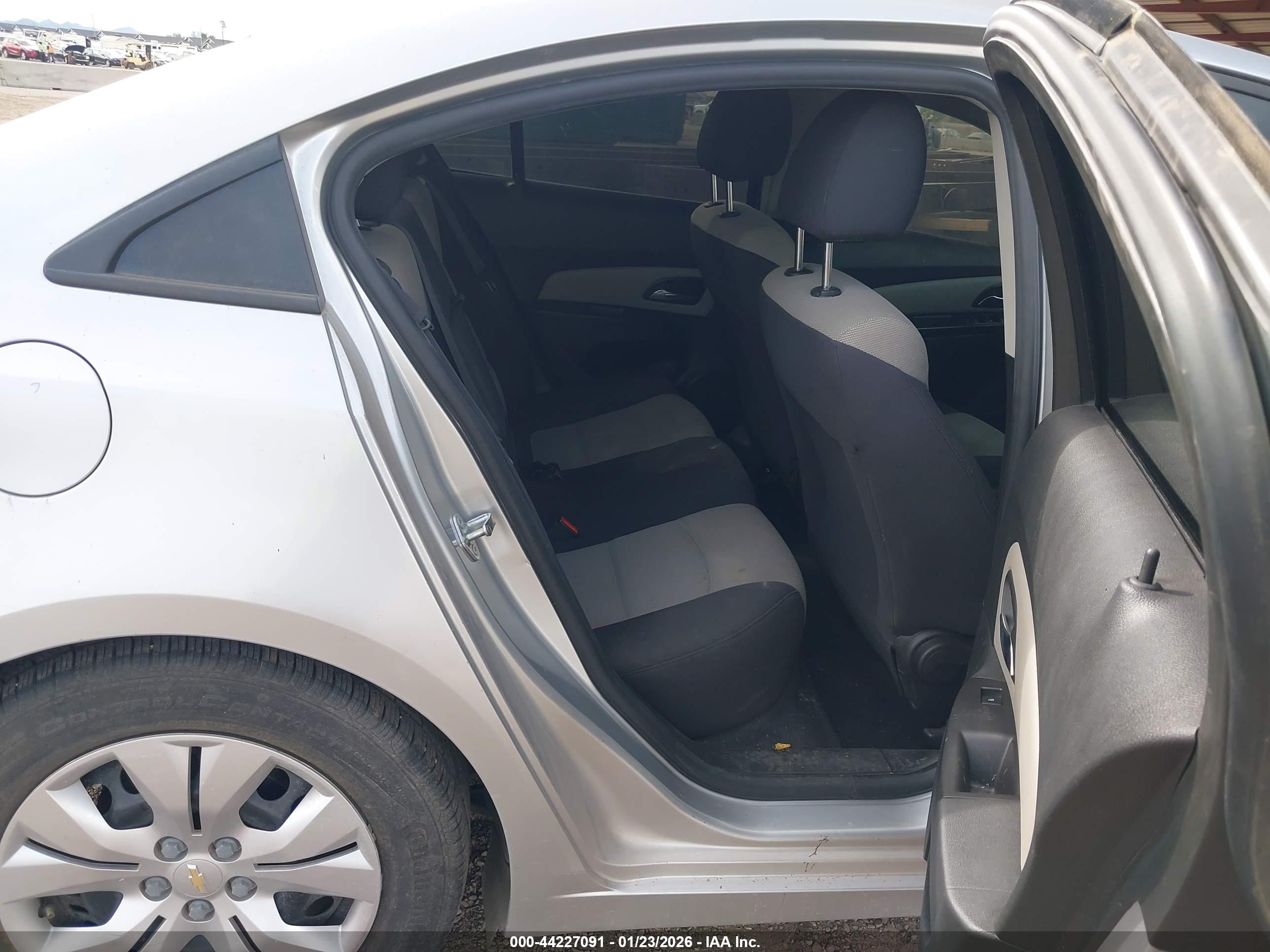 CHEVROLET CRUZE image 8