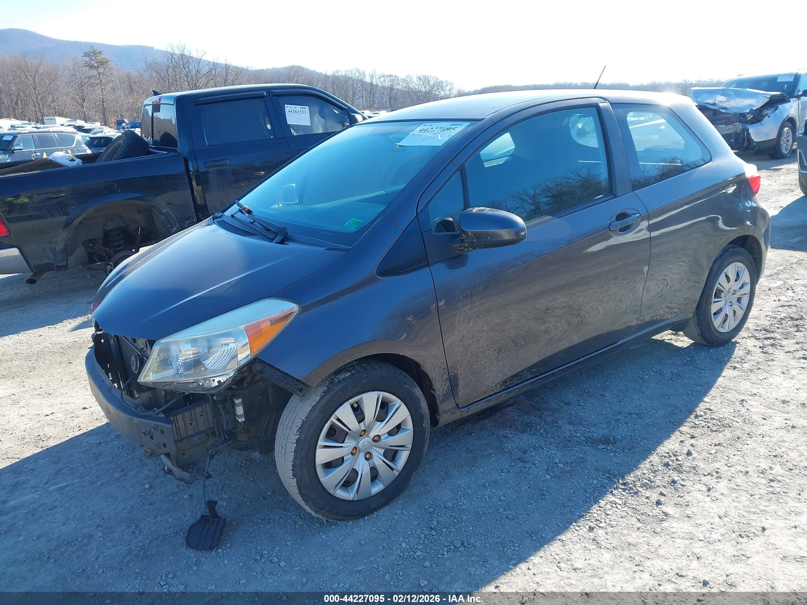 TOYOTA YARIS image 2