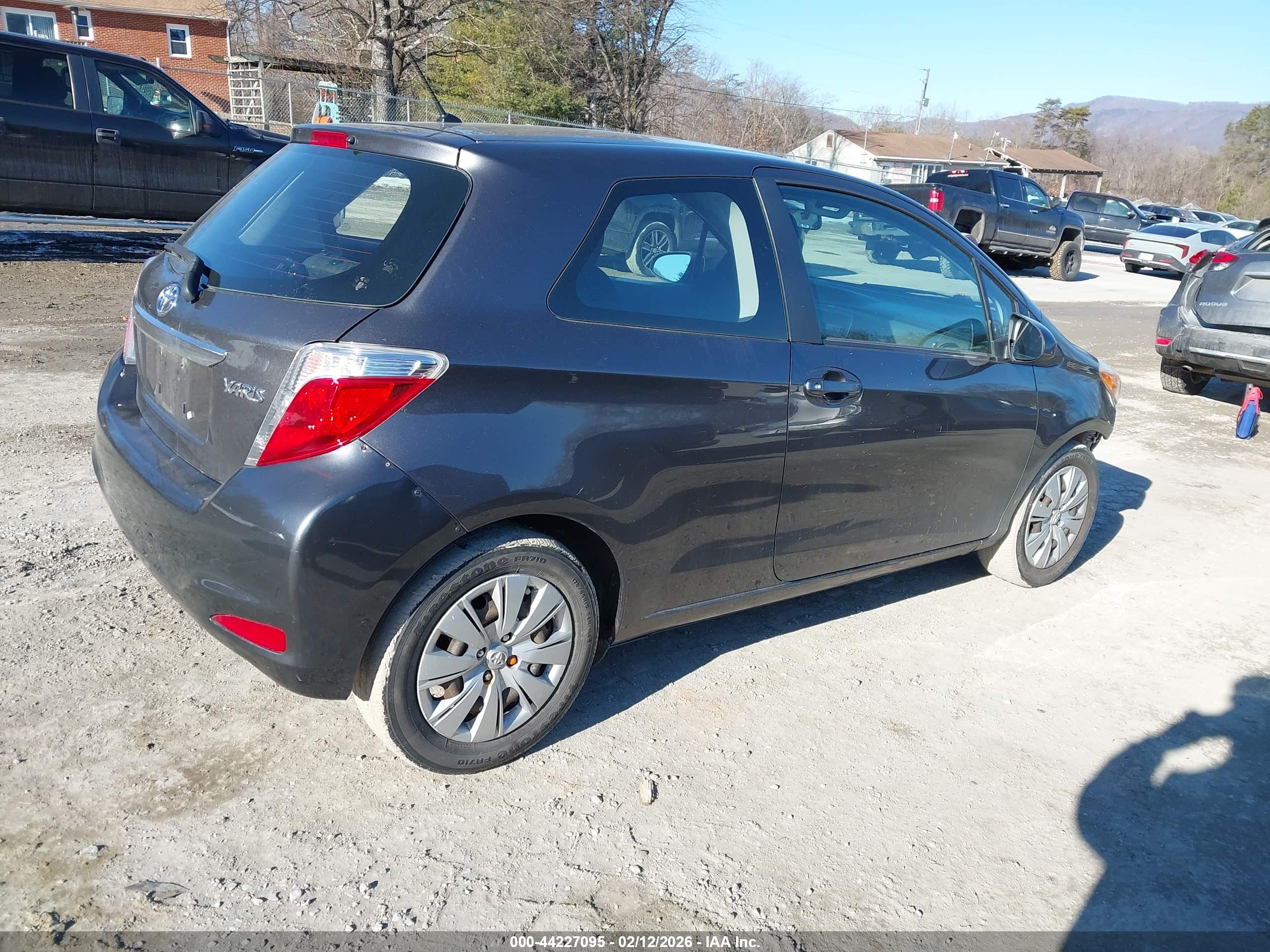 TOYOTA YARIS image 4