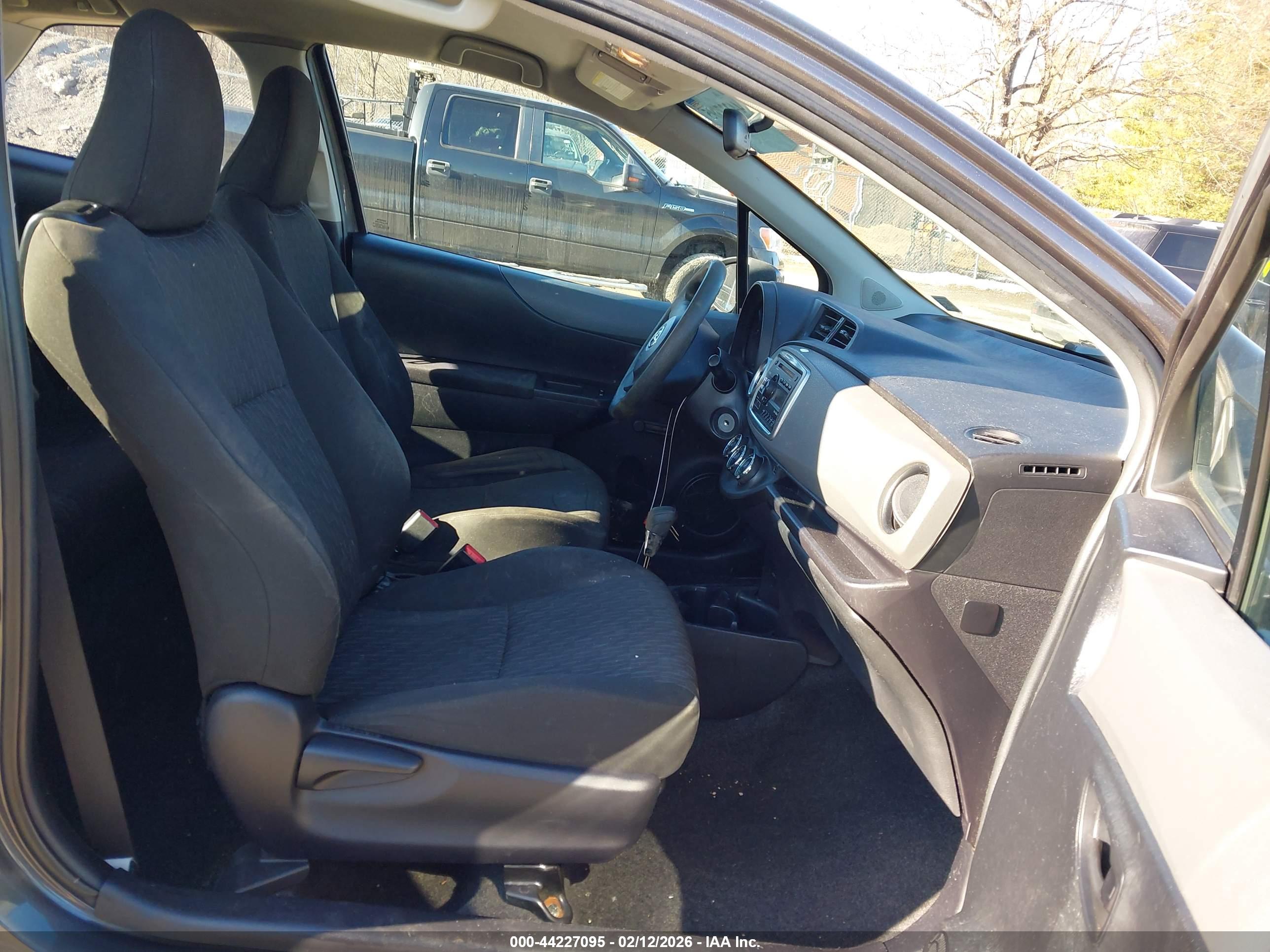 TOYOTA YARIS image 5