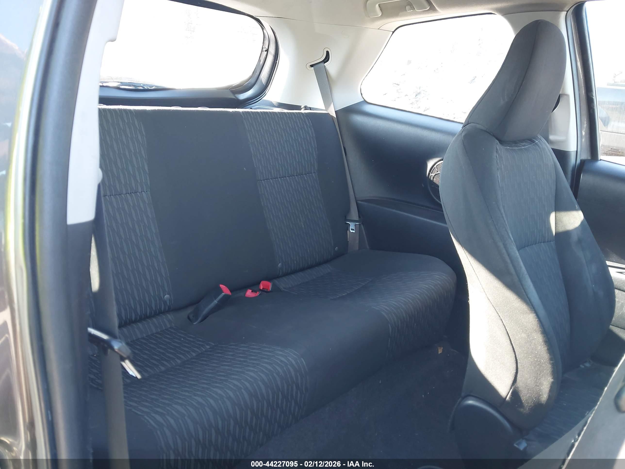 TOYOTA YARIS image 8