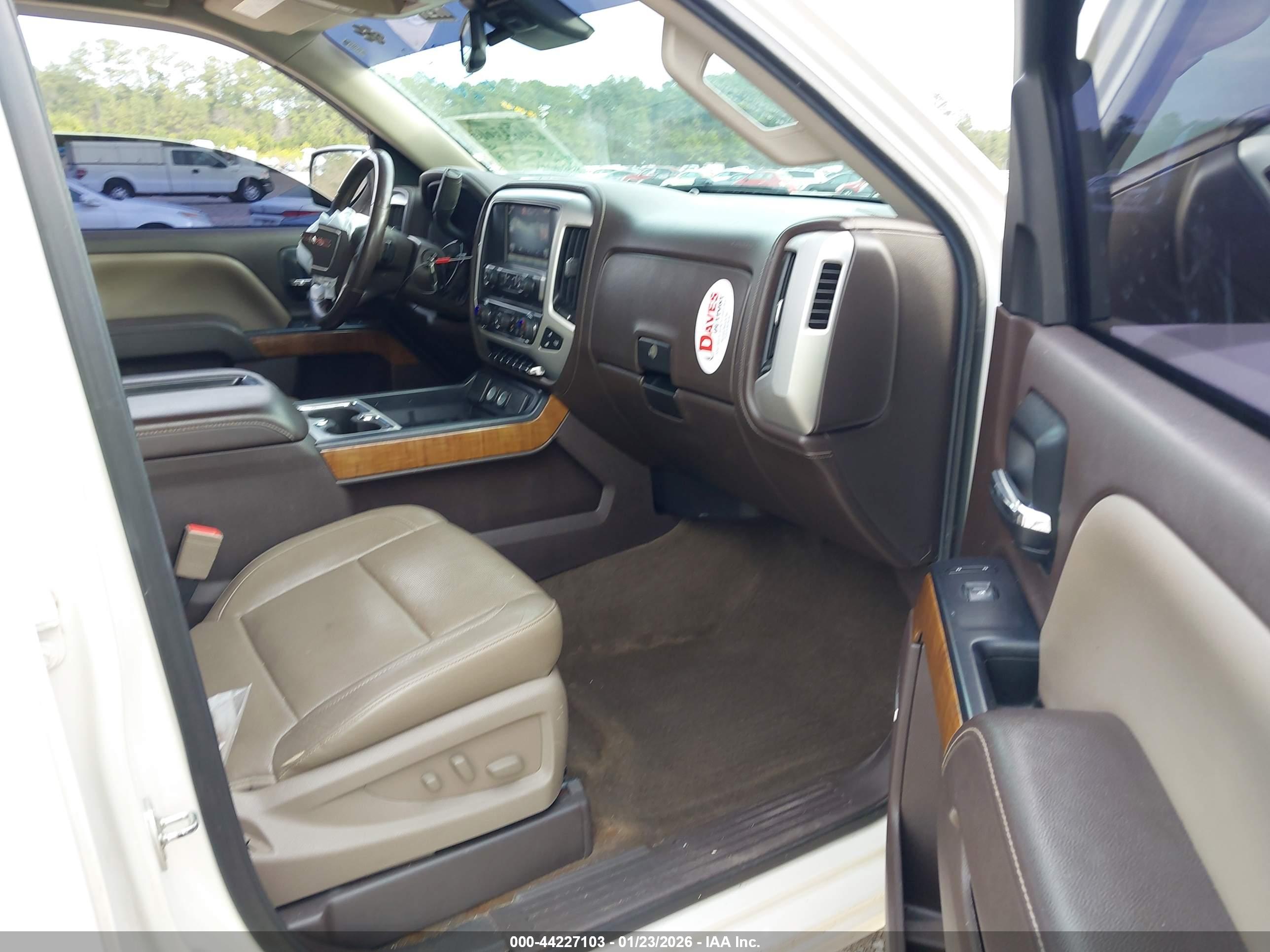 GMC SIERRA image 5
