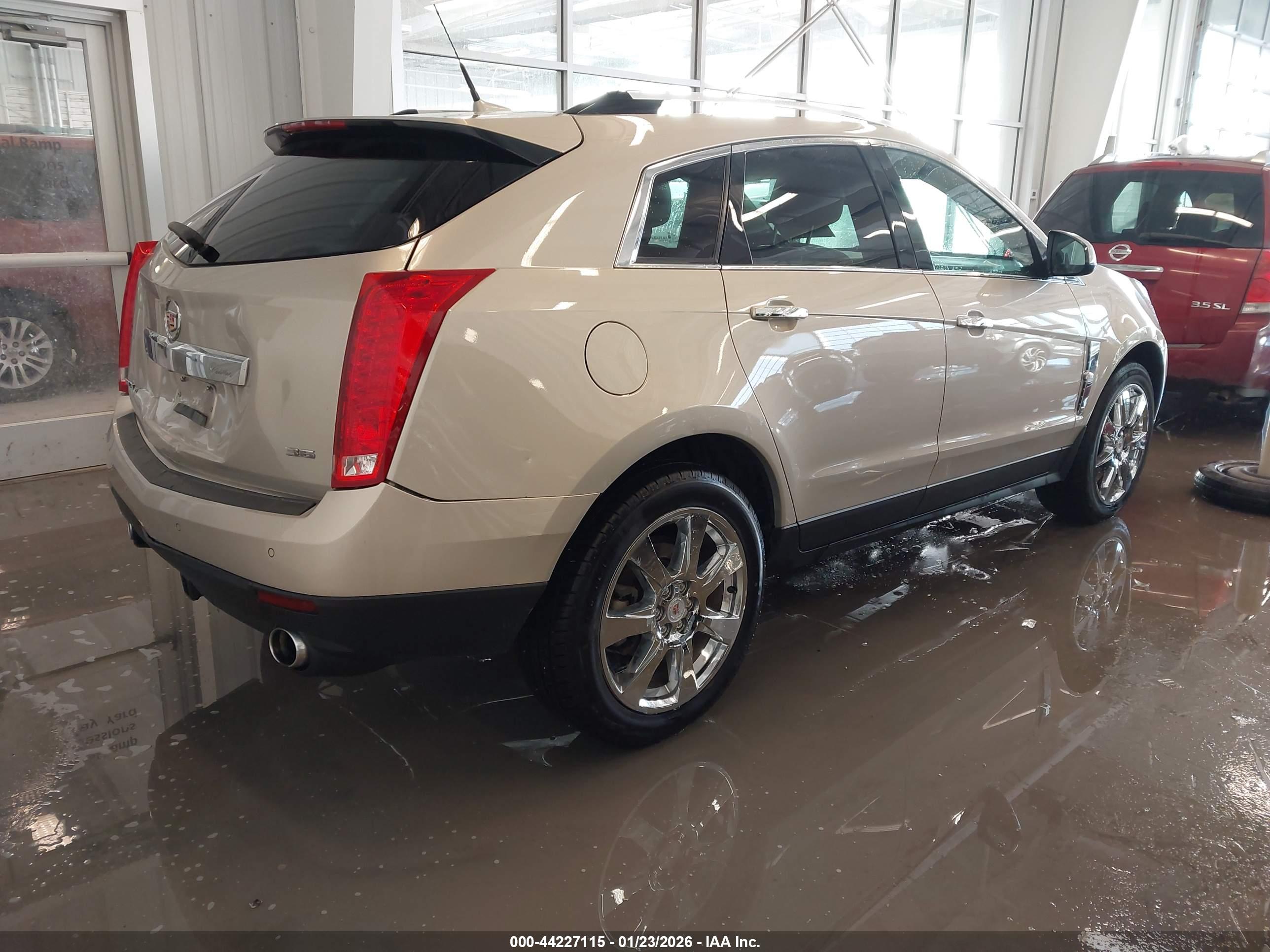 CADILLAC SRX image 4